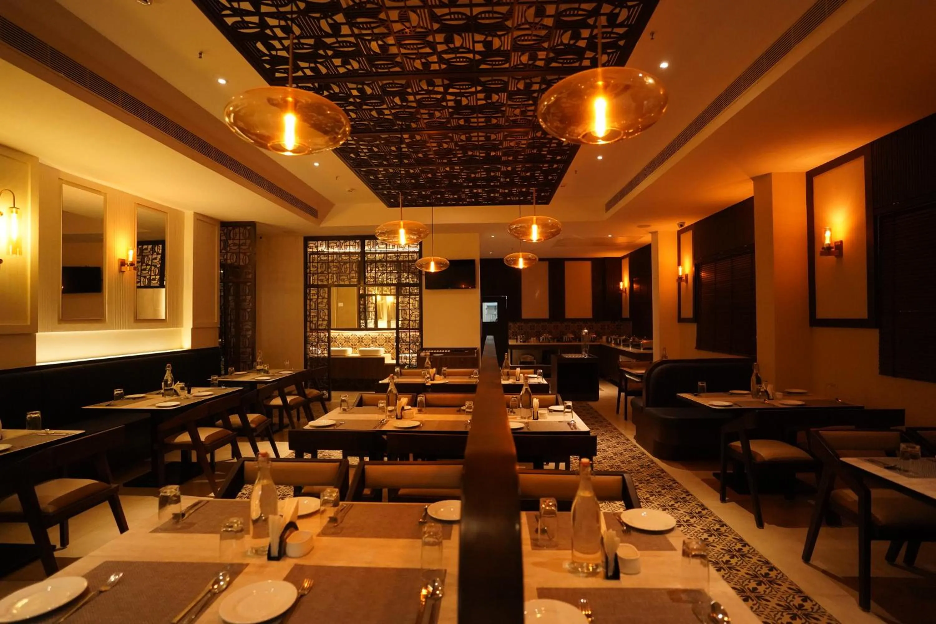 Restaurant/Places to Eat in V FIVE HOTEL