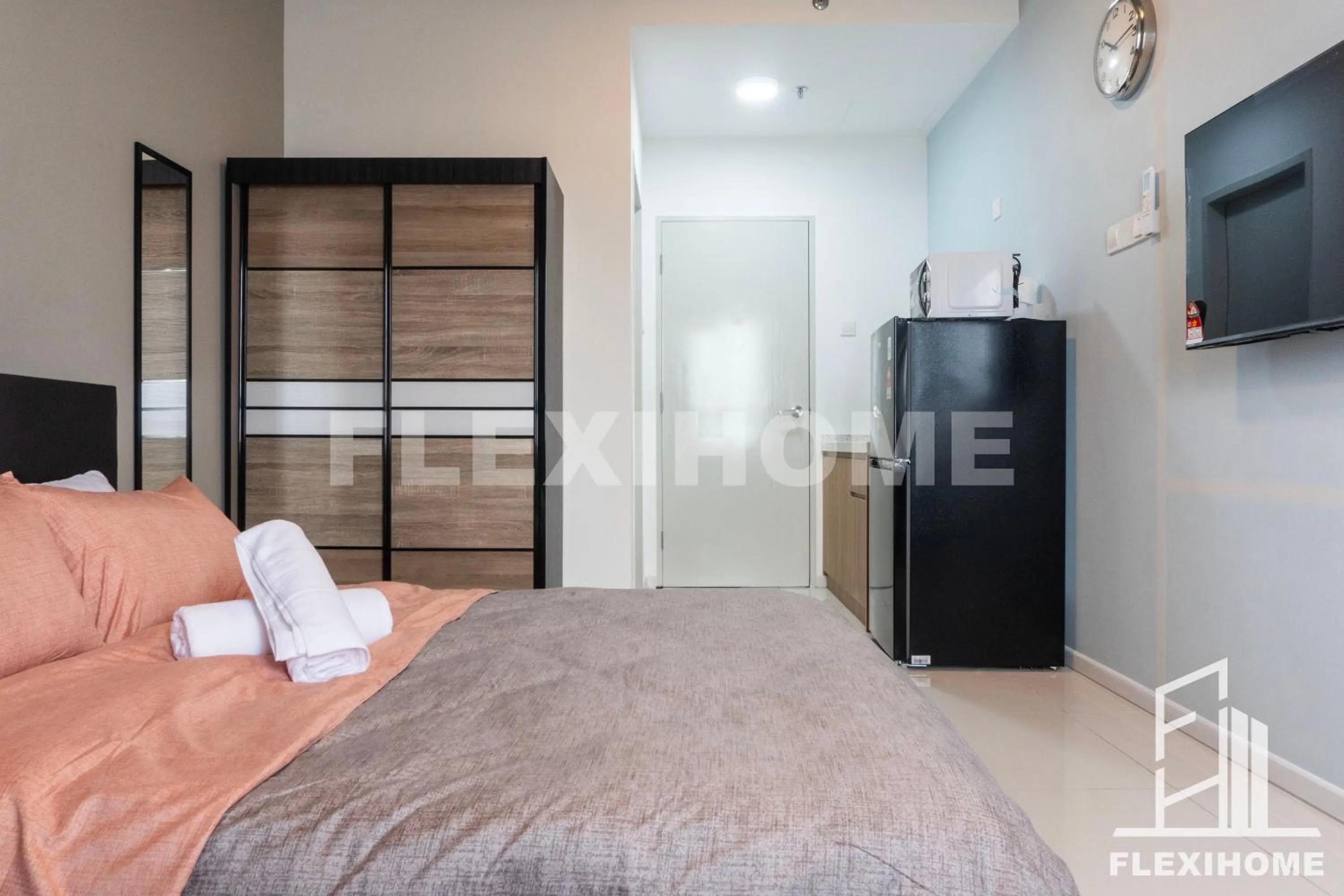 TV and multimedia, Bed in KLIA, KLIA2, Horizon Suites Sepang, Designed Studio, by Flexihome-MY