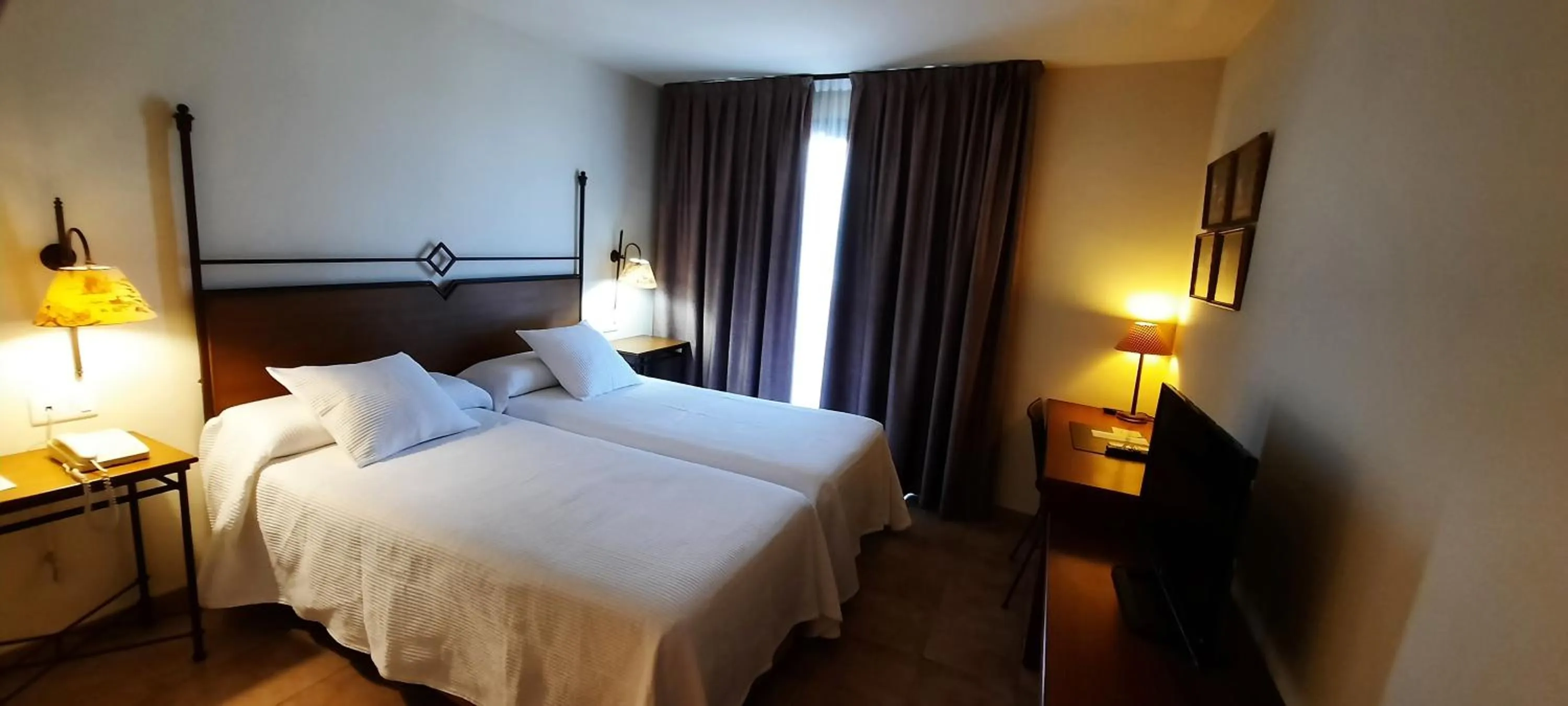 Photo of the whole room, Bed in Sant Jordi