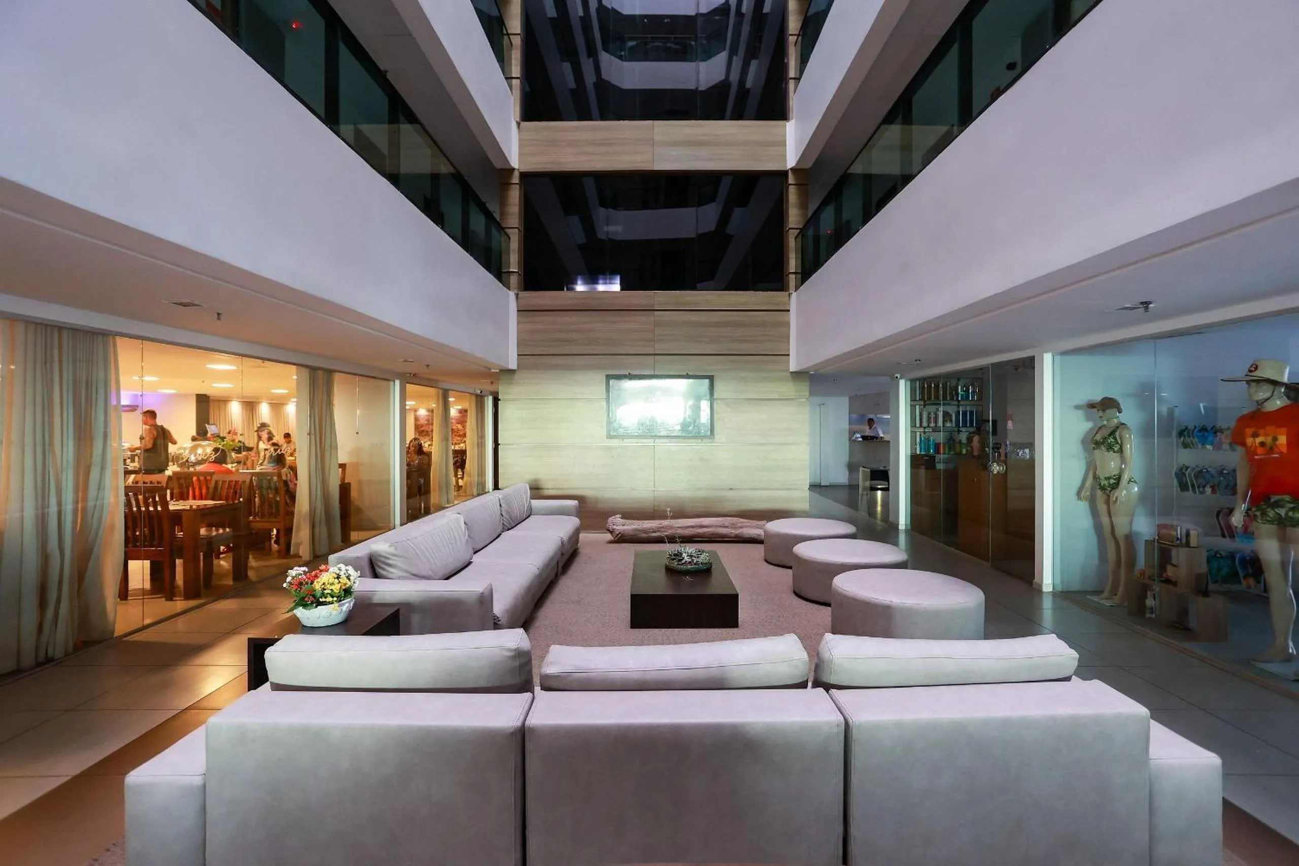 Communal lounge/ TV room, Bed in Ritz Suítes-Maceió, Flat a Beira mar de temporada