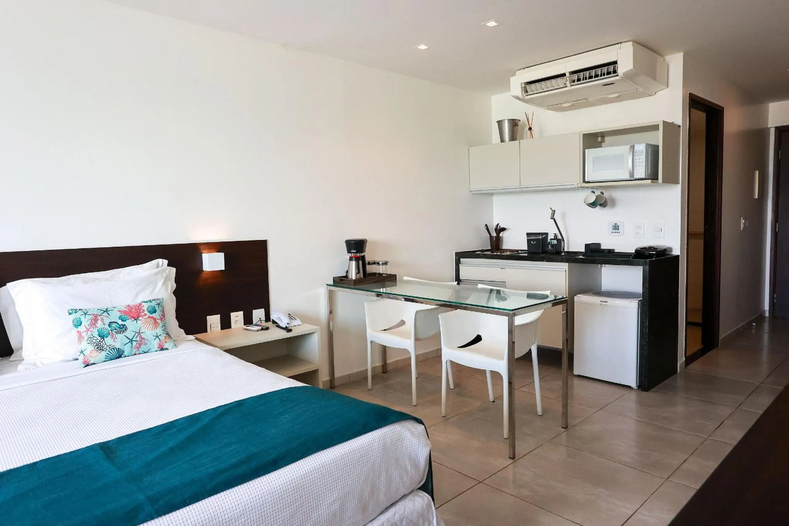 Photo of the whole room, Bed in Ritz Suítes-Maceió, Flat a Beira mar de temporada