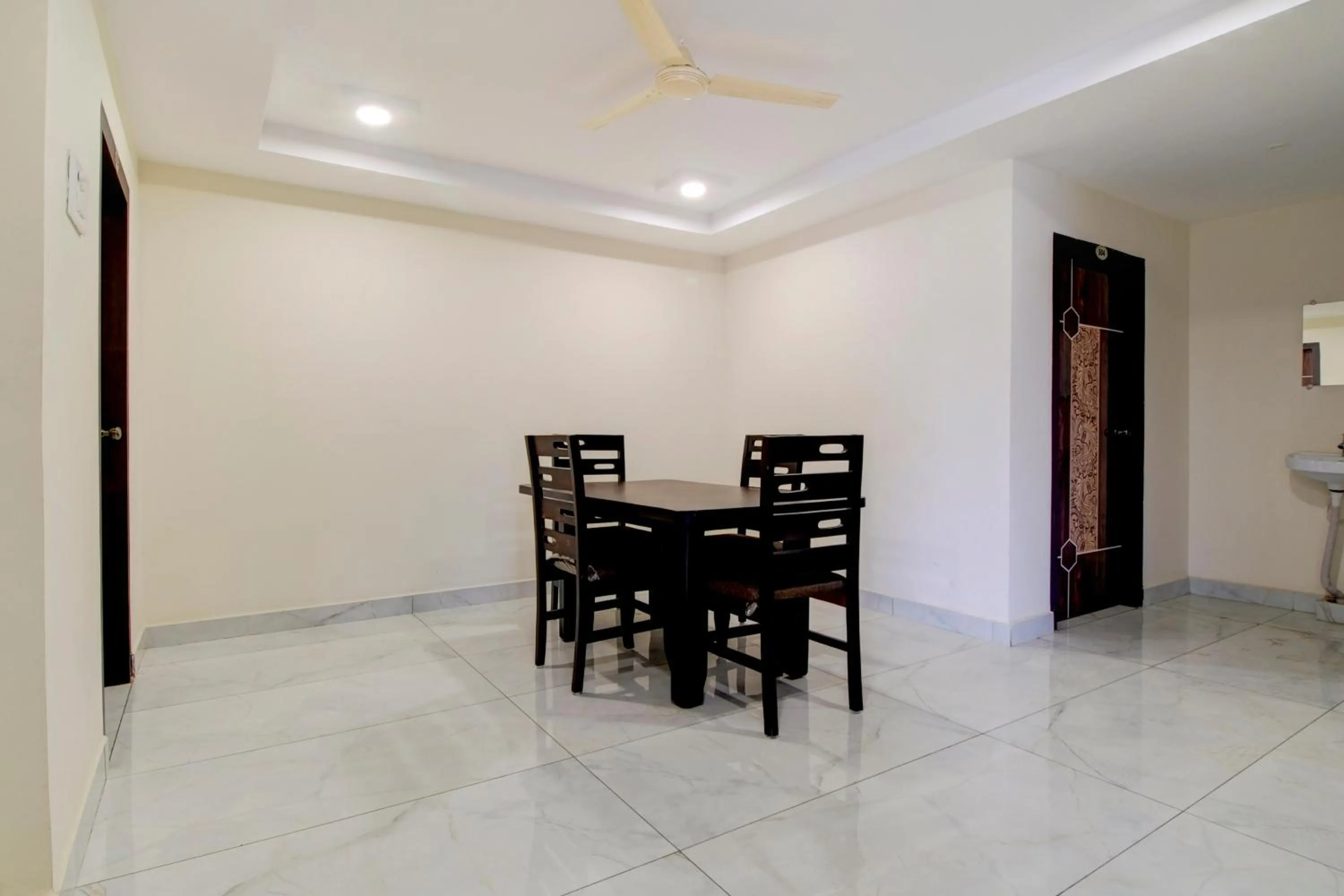 Dining area in Super Hotel O CJ Pride