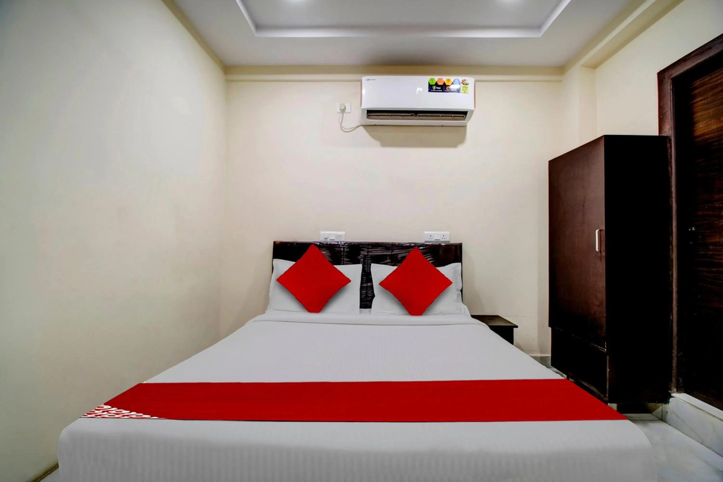 Deluxe Double Room - single occupancy in Super Hotel O CJ Pride