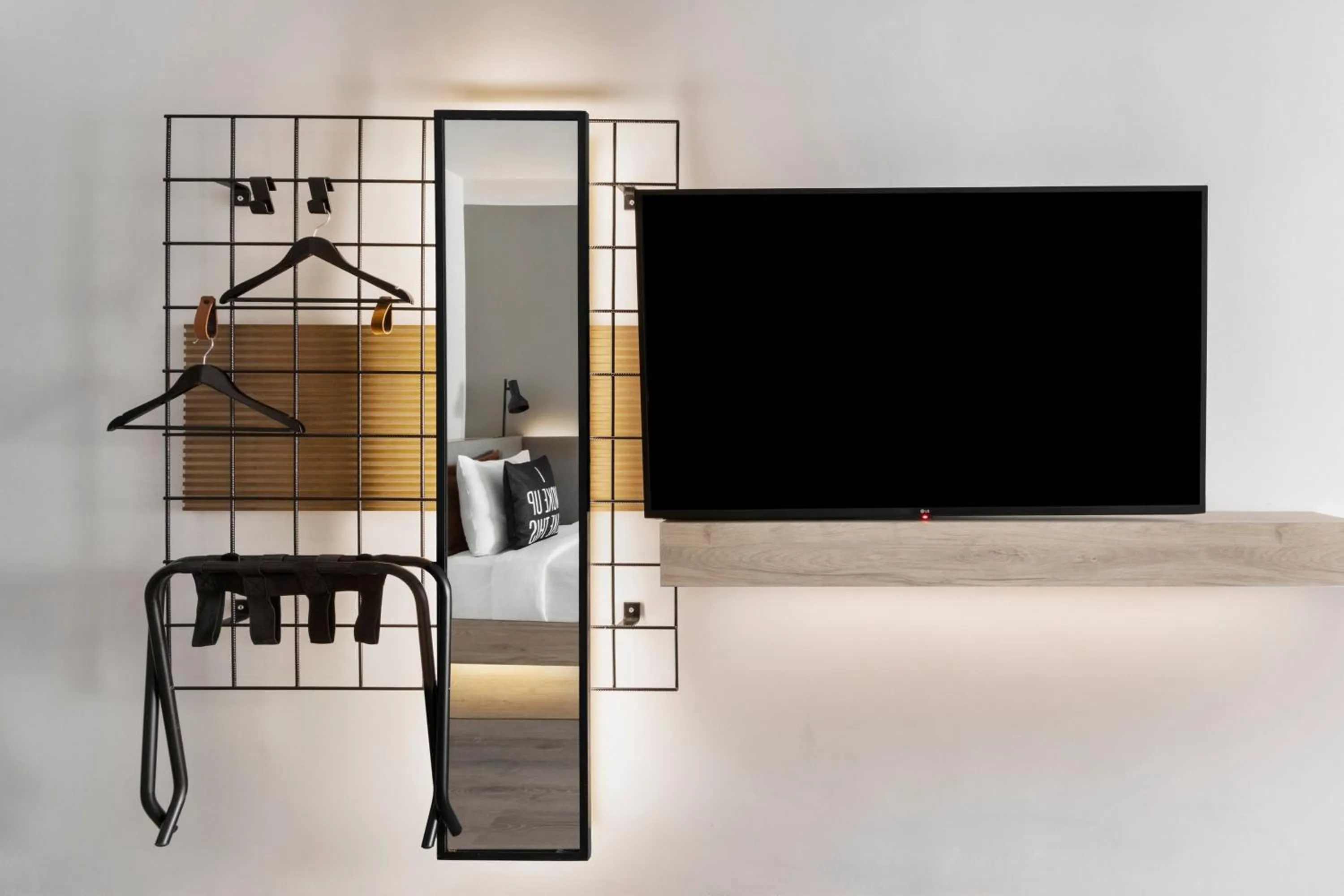 Photo of the whole room in Moxy Barcelona