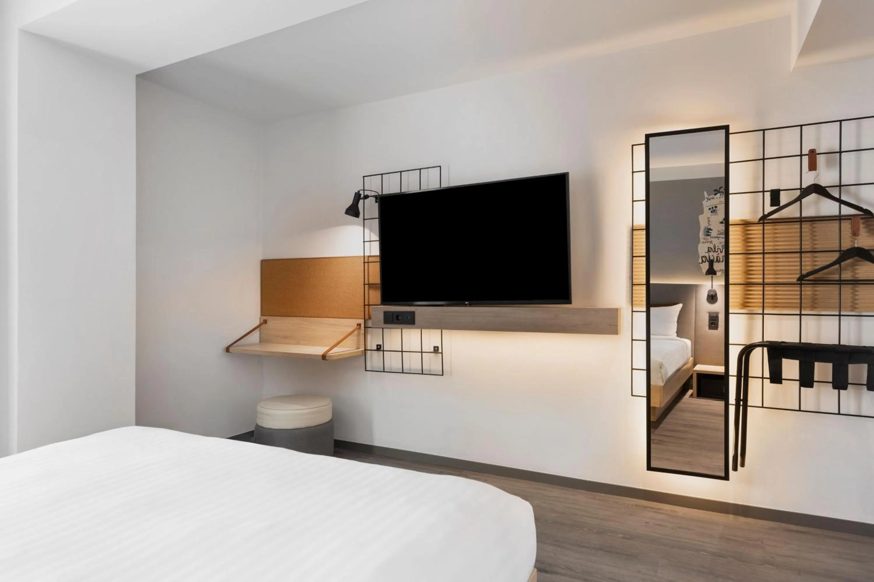 Photo of the whole room, Bed in Moxy Barcelona