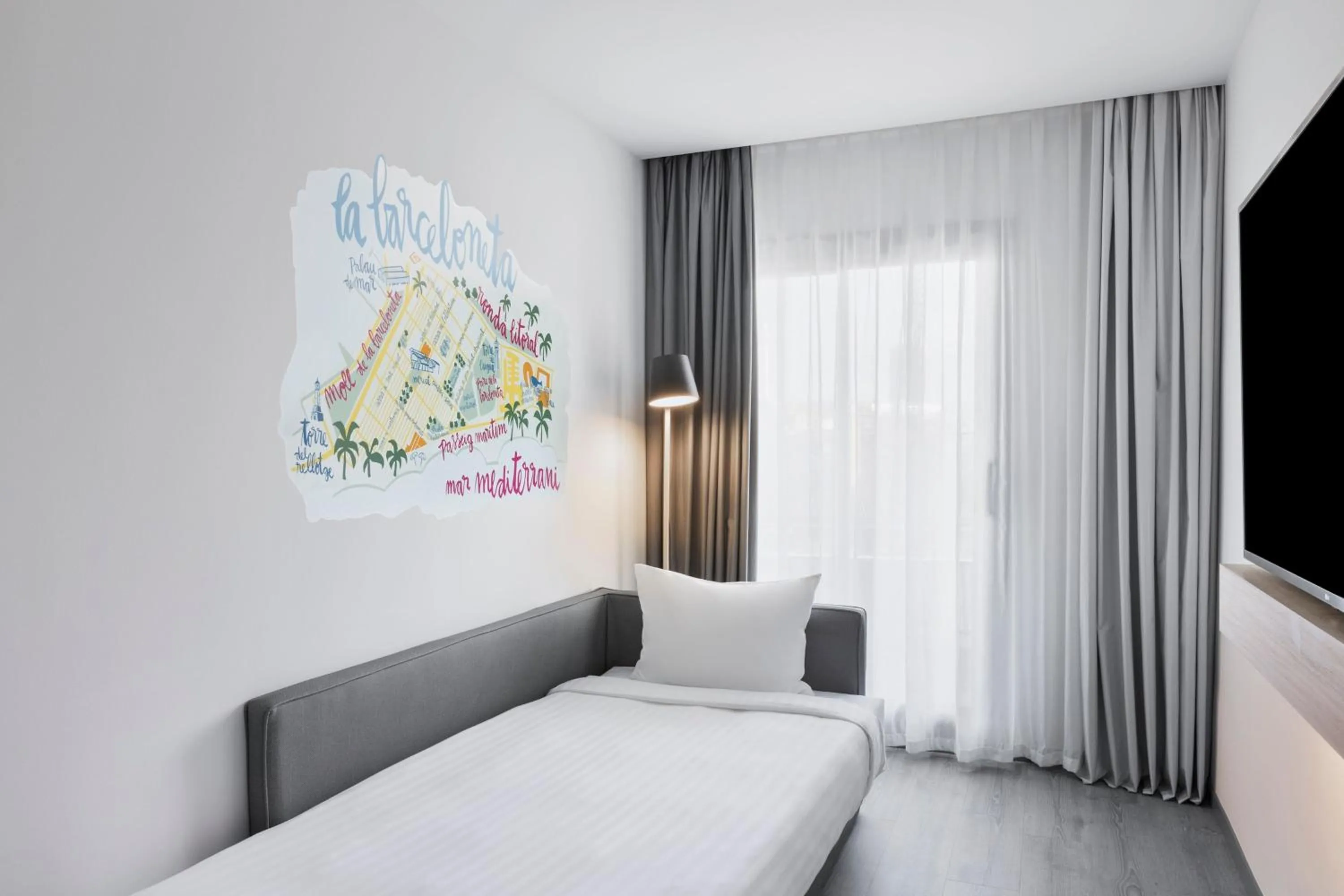 Photo of the whole room, Bed in Moxy Barcelona