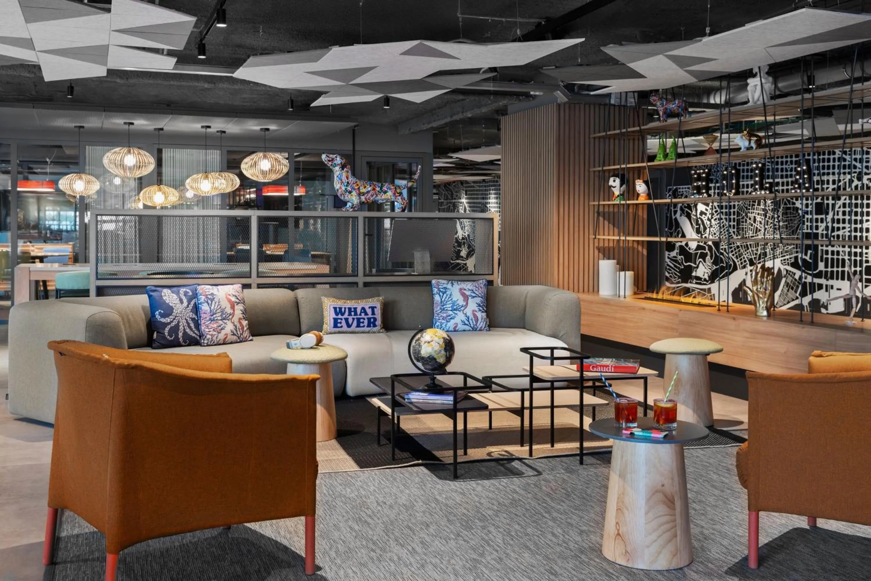 Lounge or bar in Moxy Barcelona