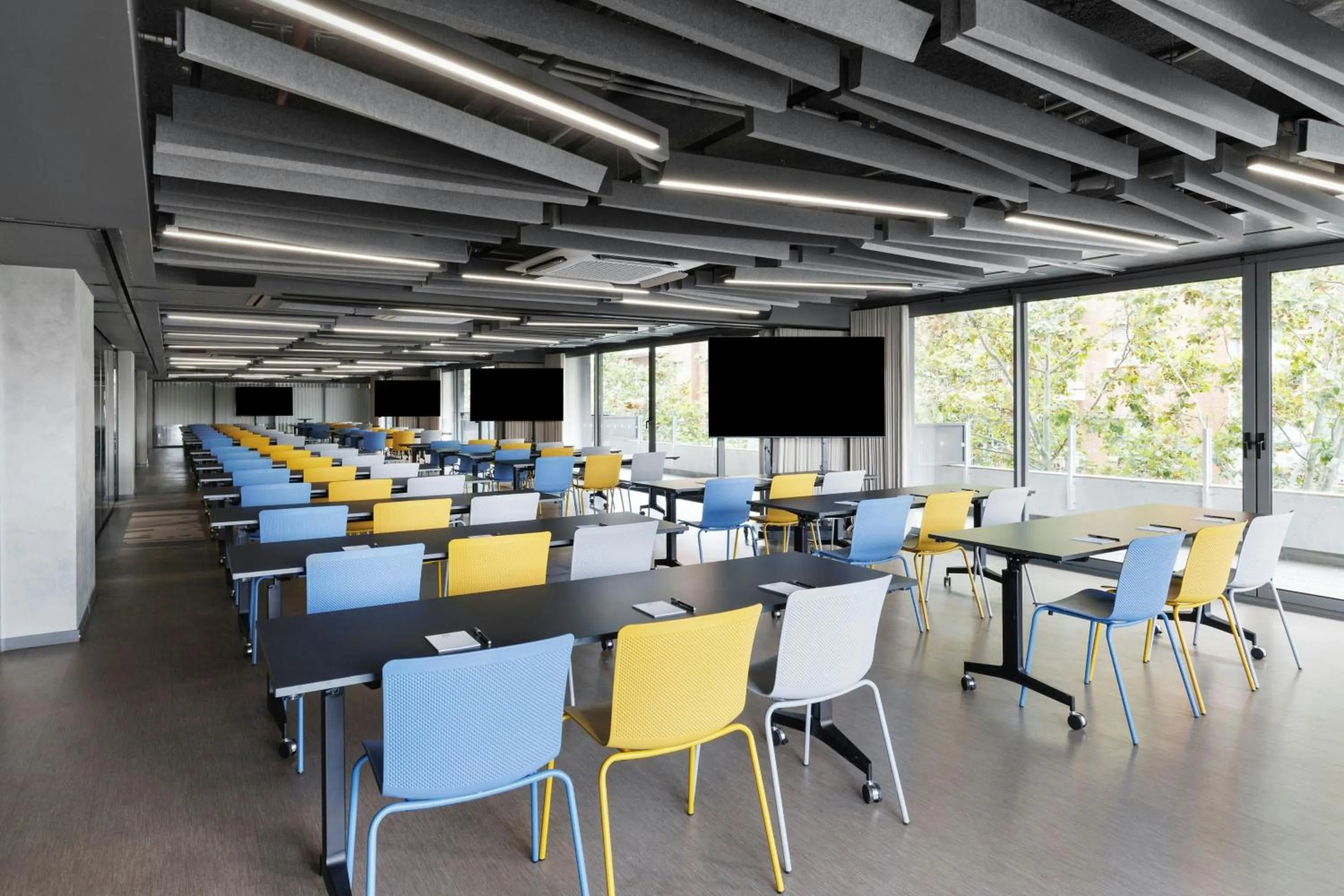 Meeting/conference room in Moxy Barcelona