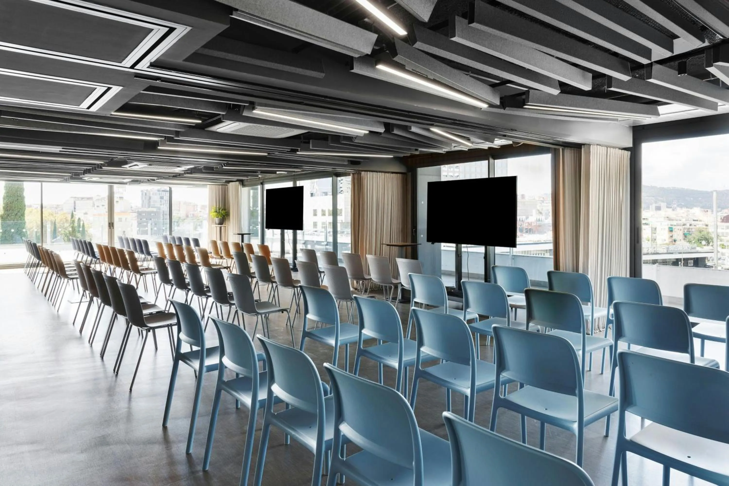 Meeting/conference room in Moxy Barcelona