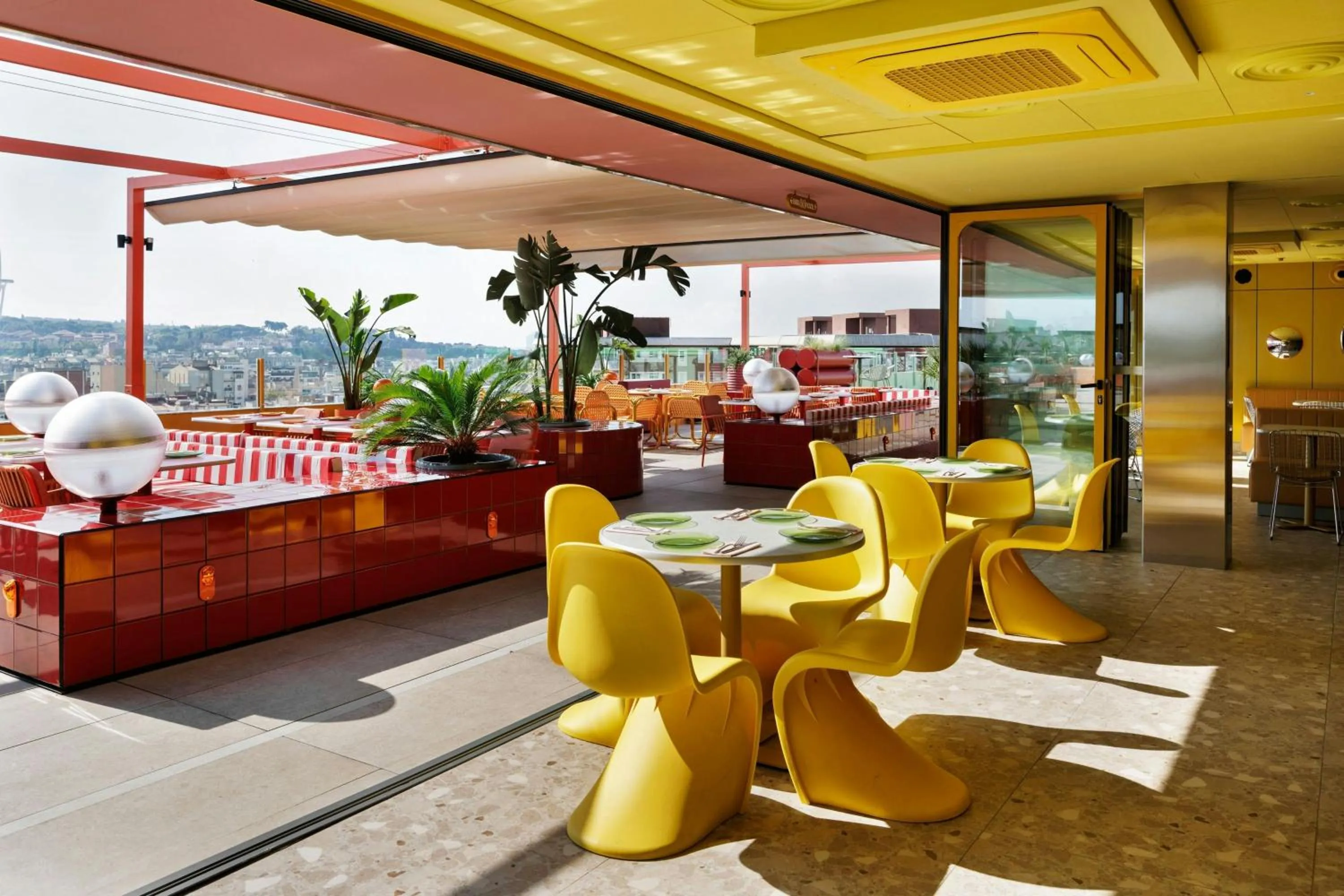 Restaurant/places to eat in Moxy Barcelona