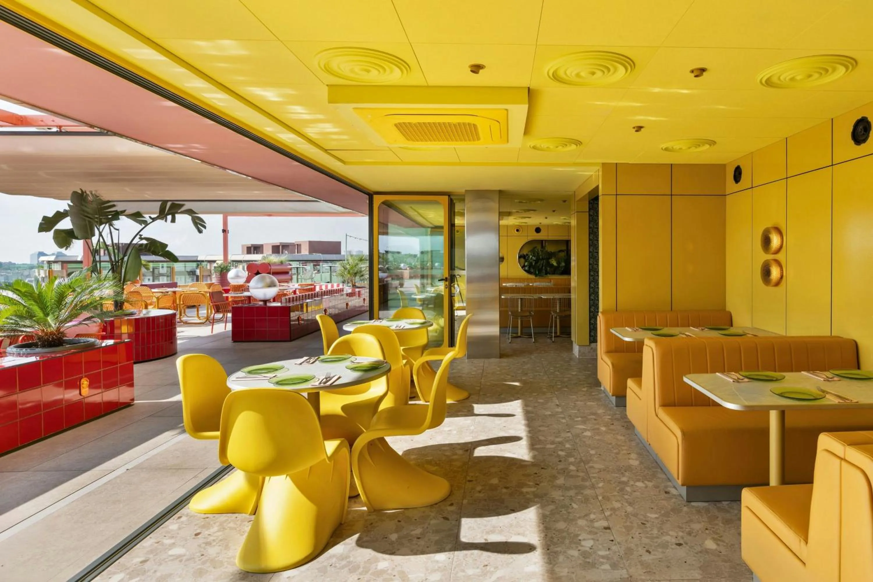 Restaurant/places to eat in Moxy Barcelona