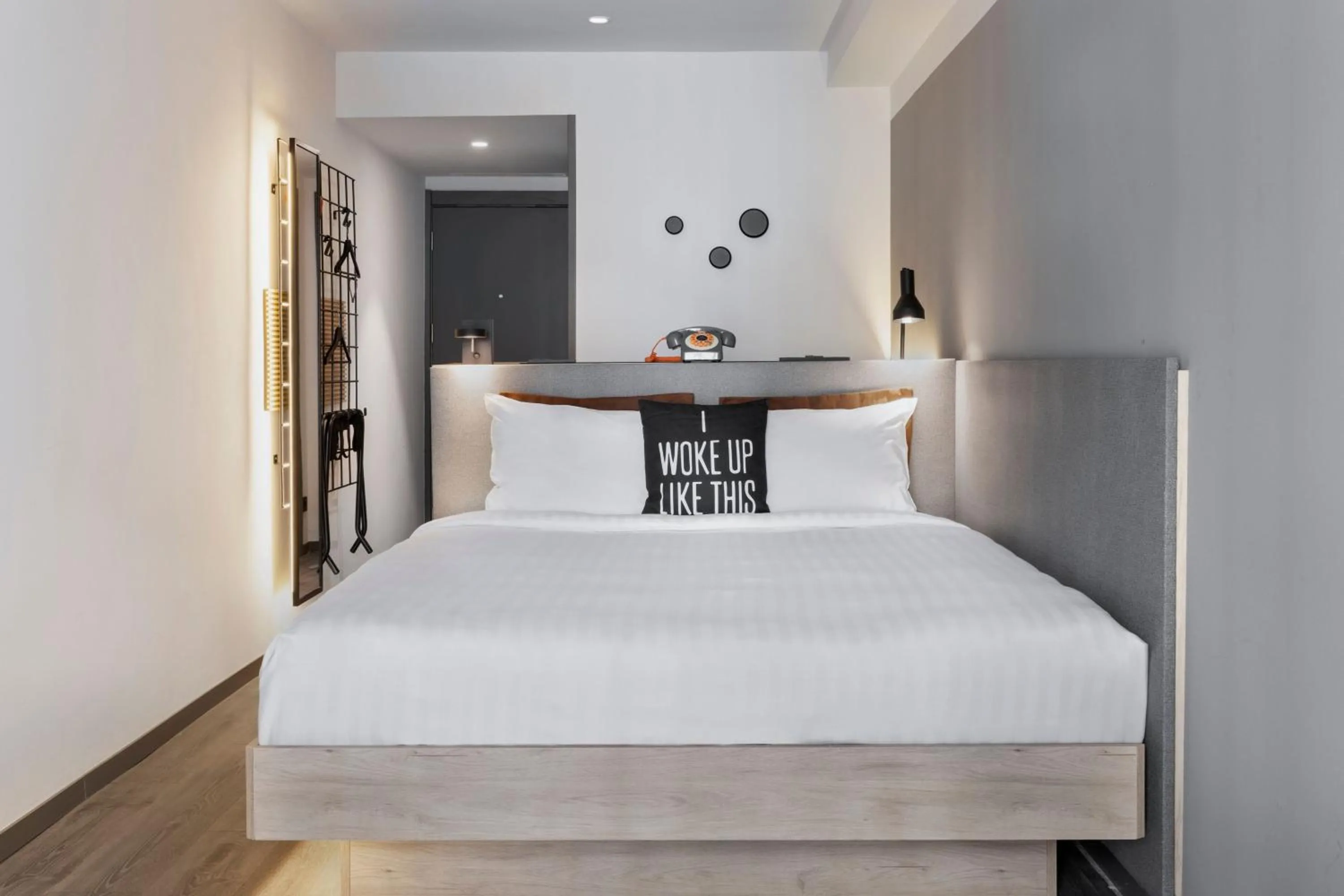 Photo of the whole room, Bed in Moxy Barcelona