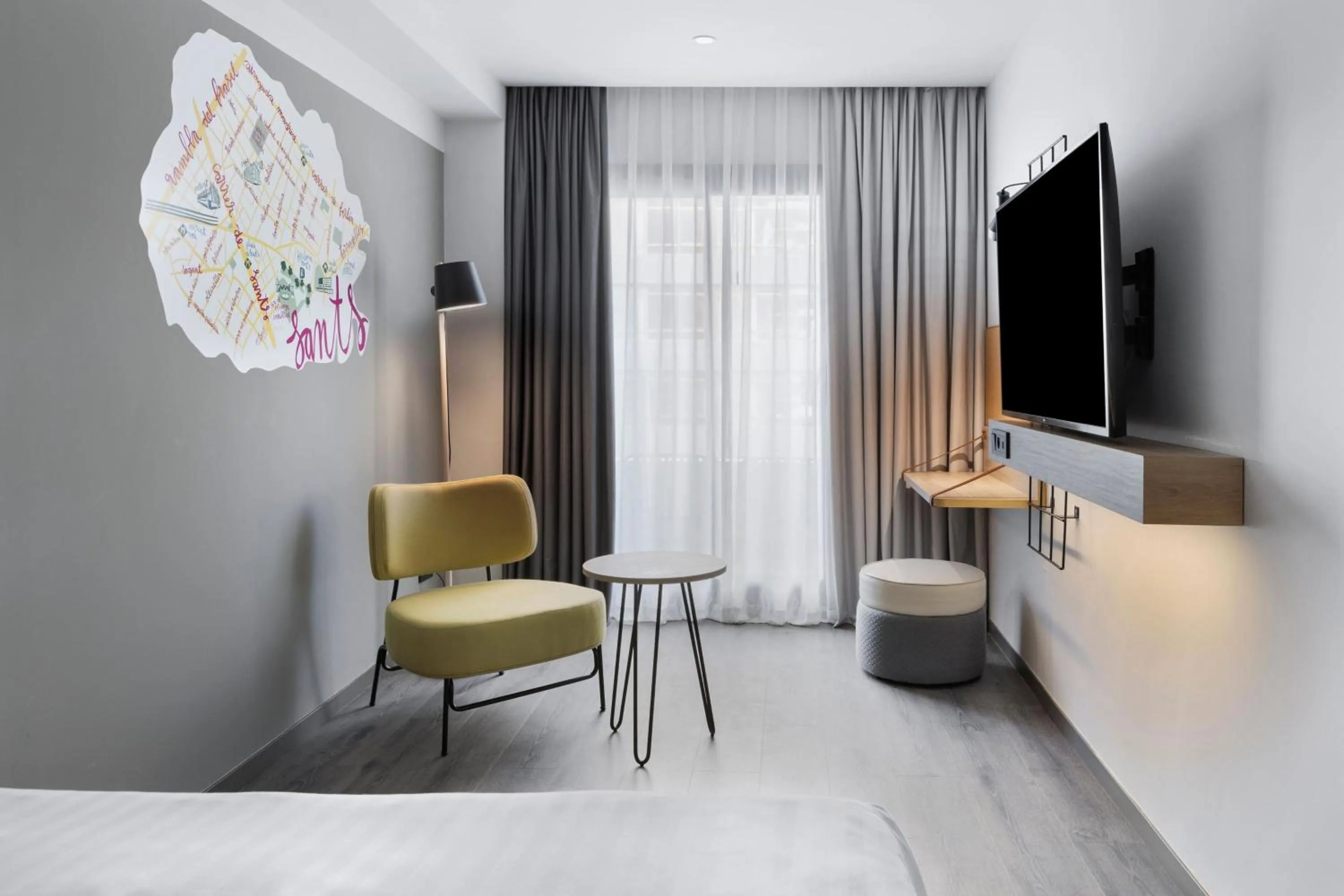 Photo of the whole room, Bed in Moxy Barcelona