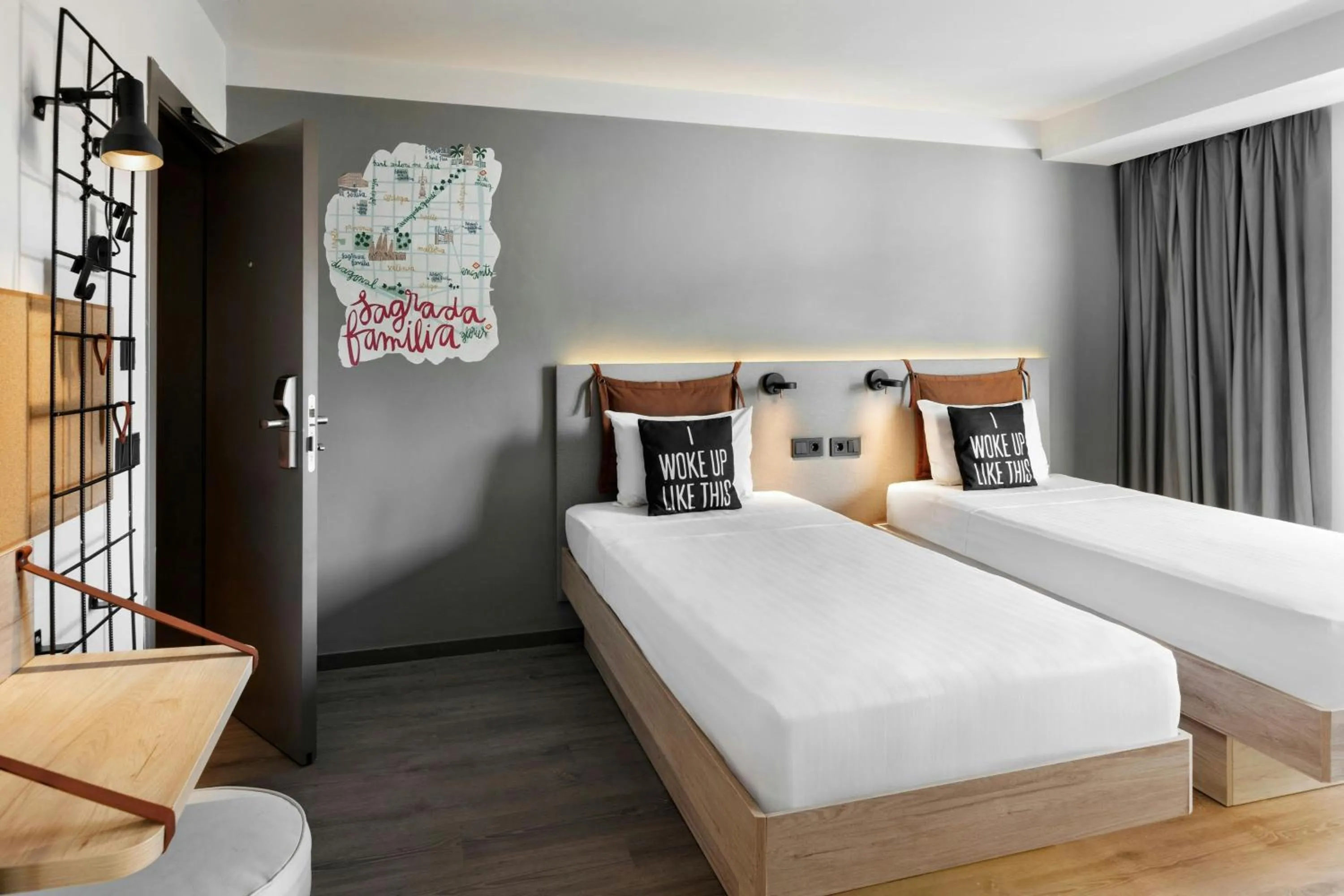 Photo of the whole room, Bed in Moxy Barcelona