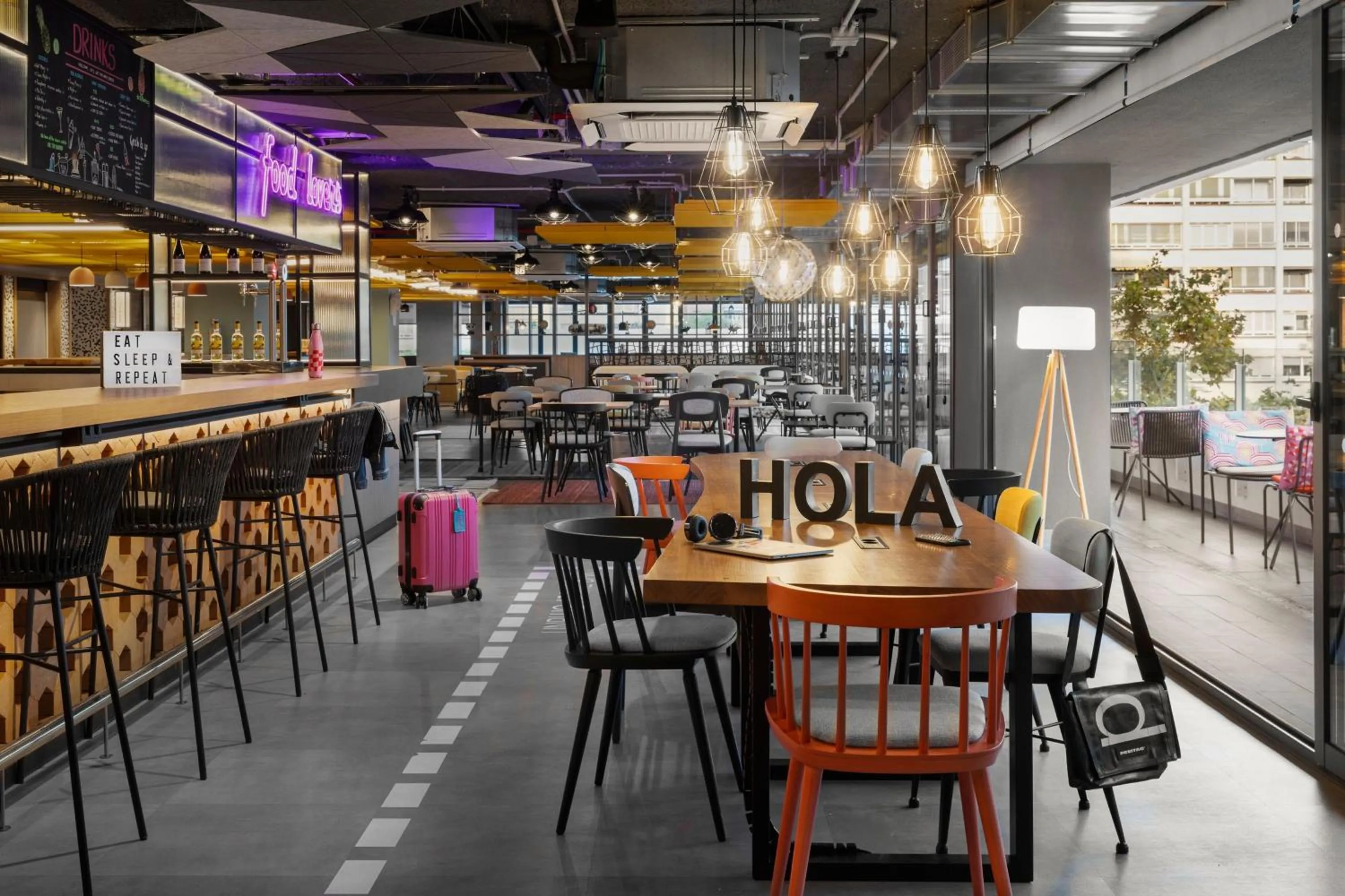 Restaurant/places to eat in Moxy Barcelona
