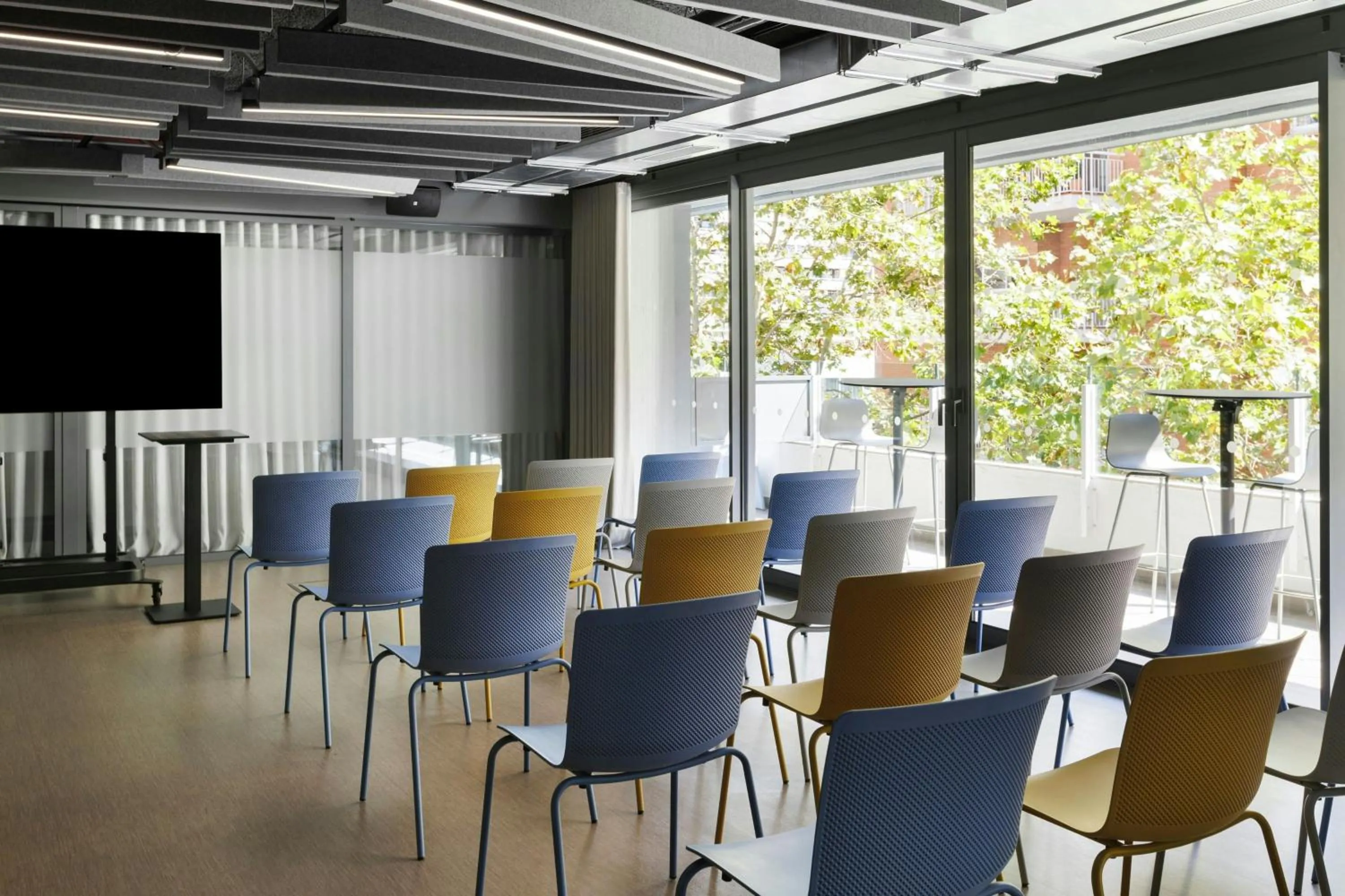 Lounge or bar in Moxy Barcelona