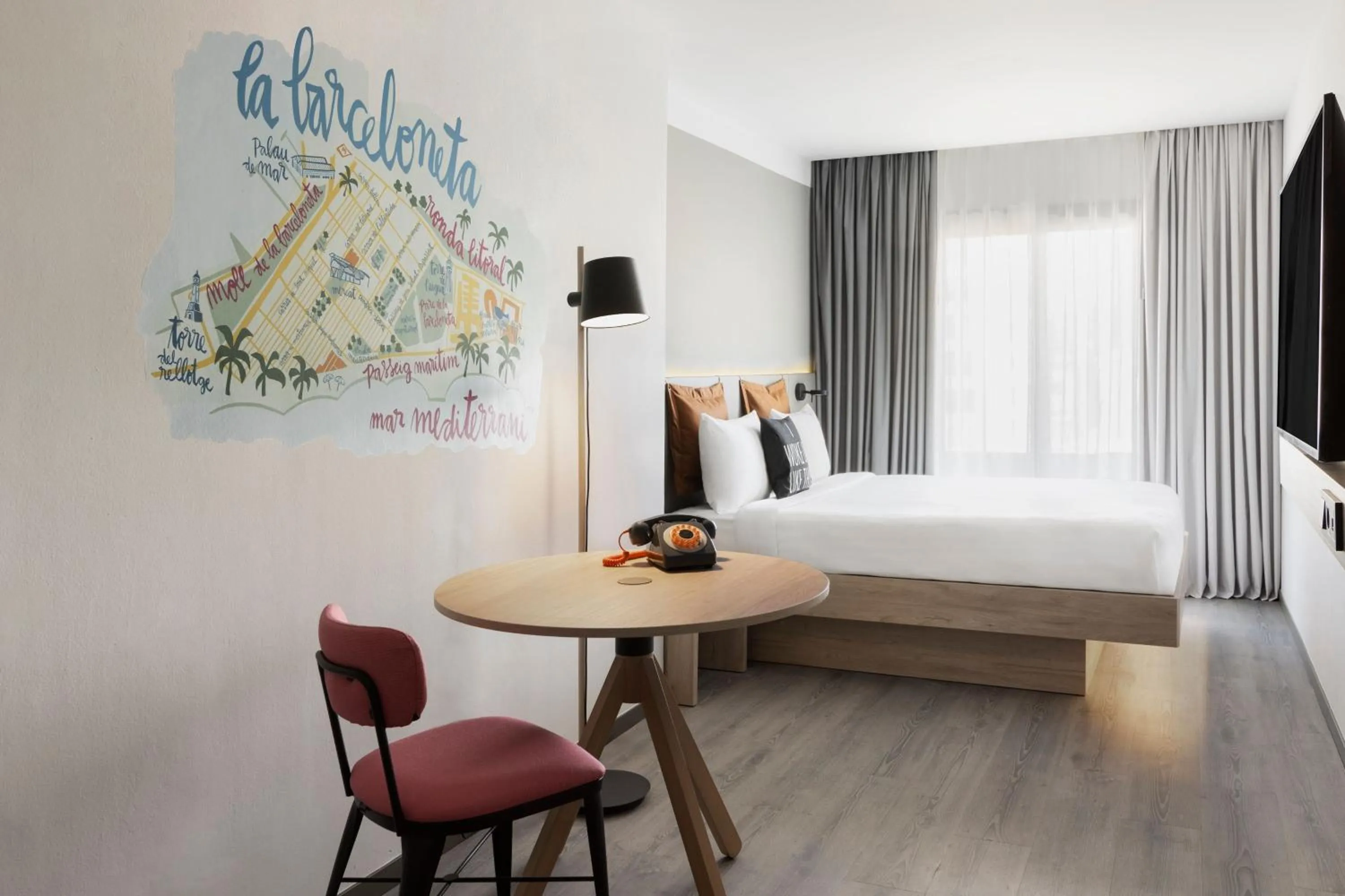 Photo of the whole room, Bed in Moxy Barcelona