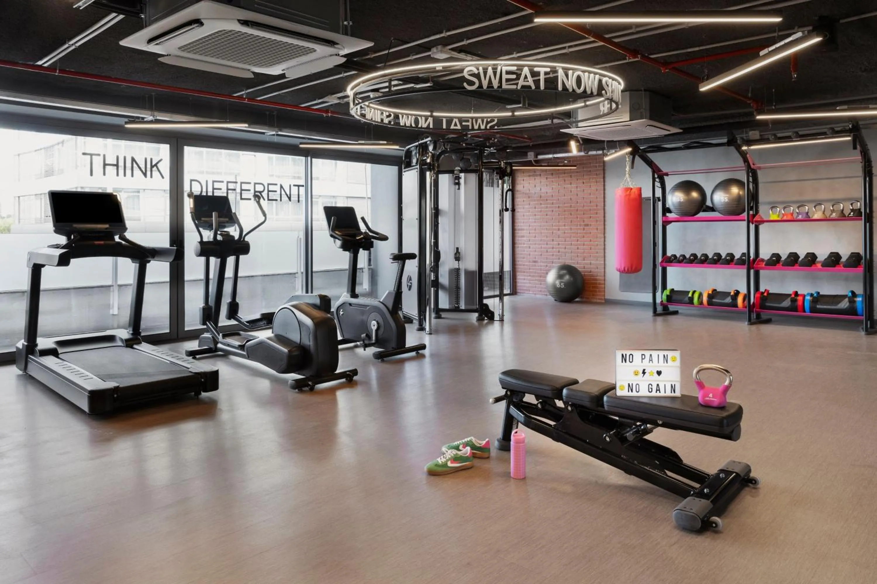 Fitness centre/facilities in Moxy Barcelona