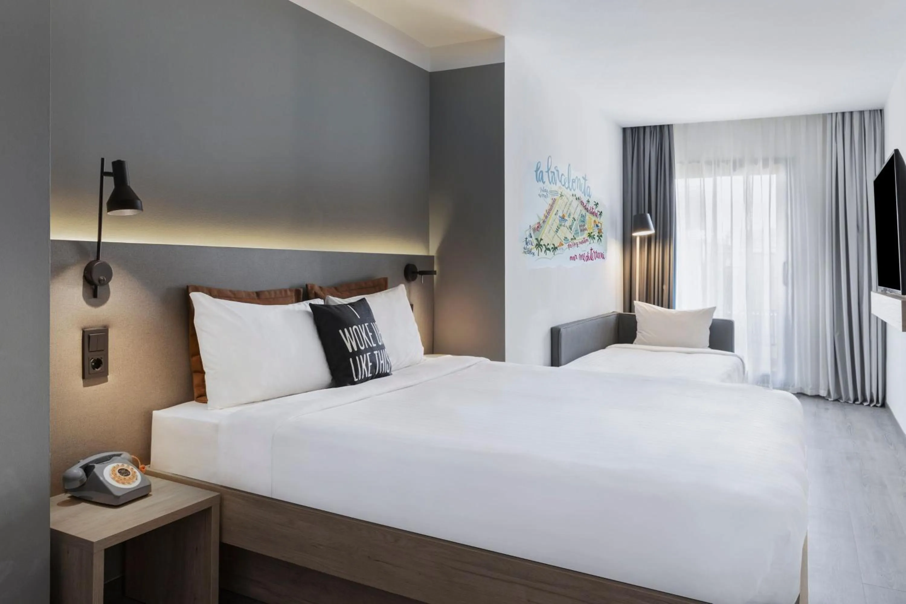 Photo of the whole room, Bed in Moxy Barcelona