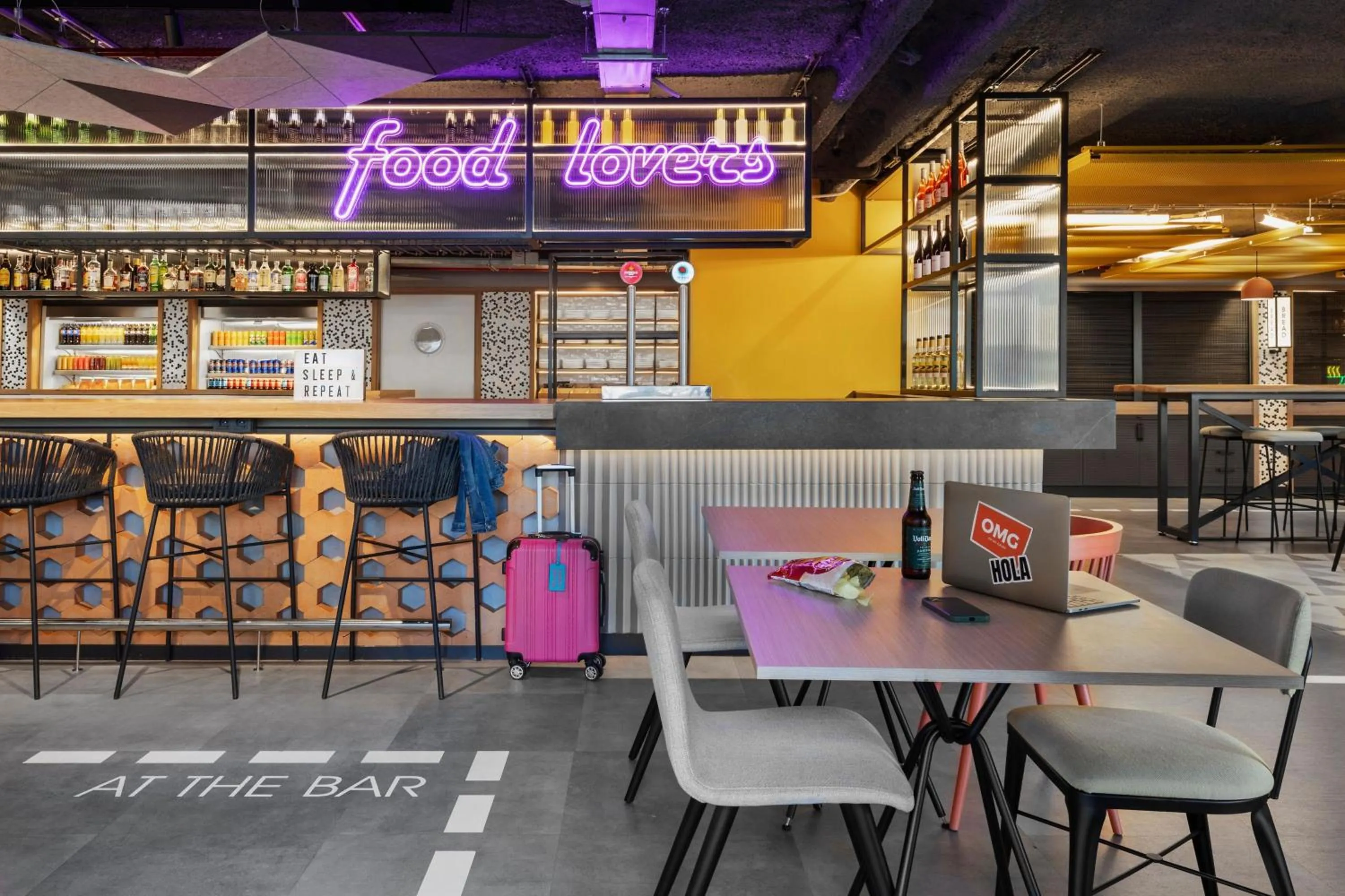 Restaurant/places to eat in Moxy Barcelona