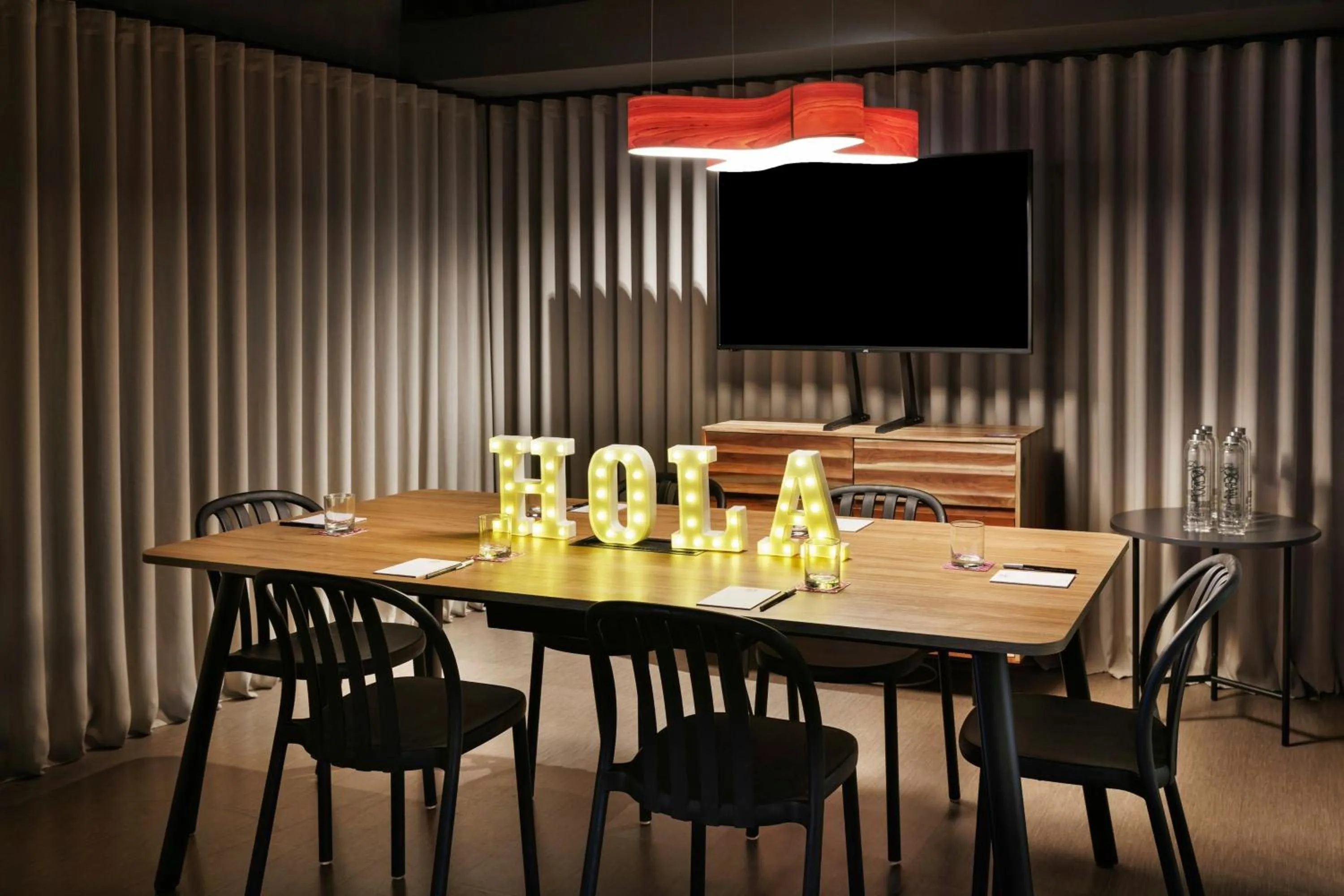 Meeting/conference room in Moxy Barcelona
