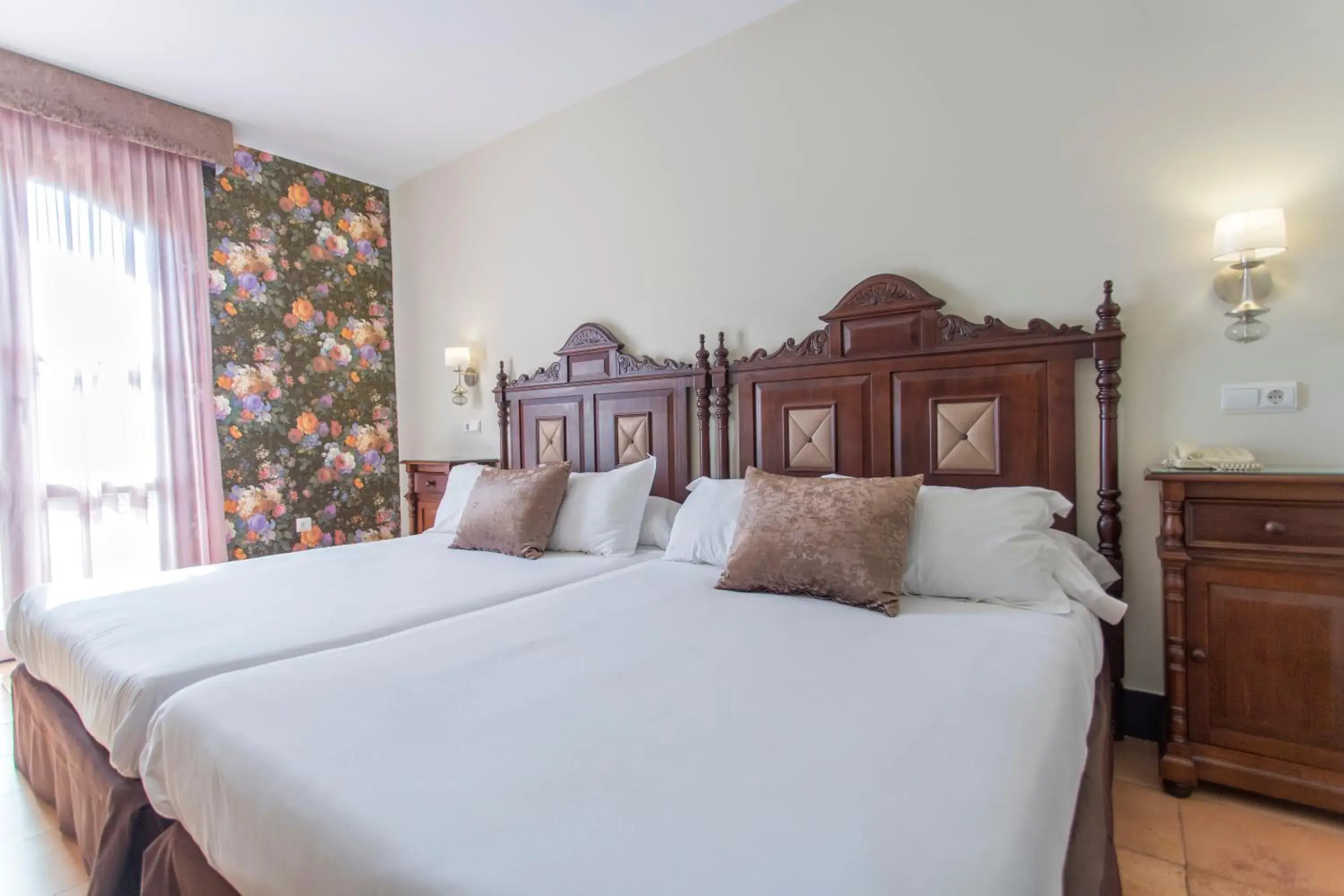 Photo of the whole room, Bed in Hotel Rosaleda Don Pedro Photo of the whole room, Bed in Hotel Rosaleda Don Pedro