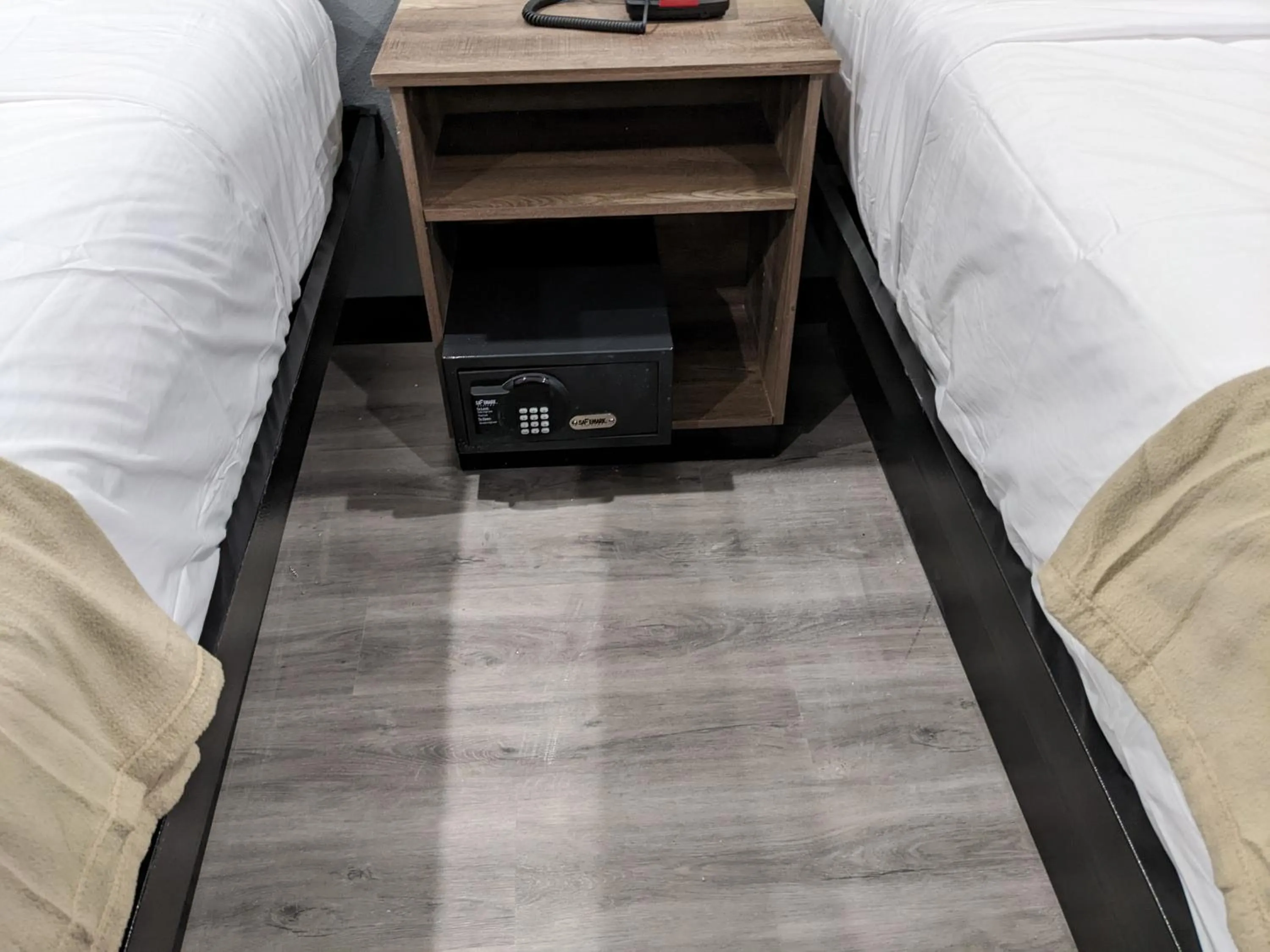 safe, Bed in Captain Suites