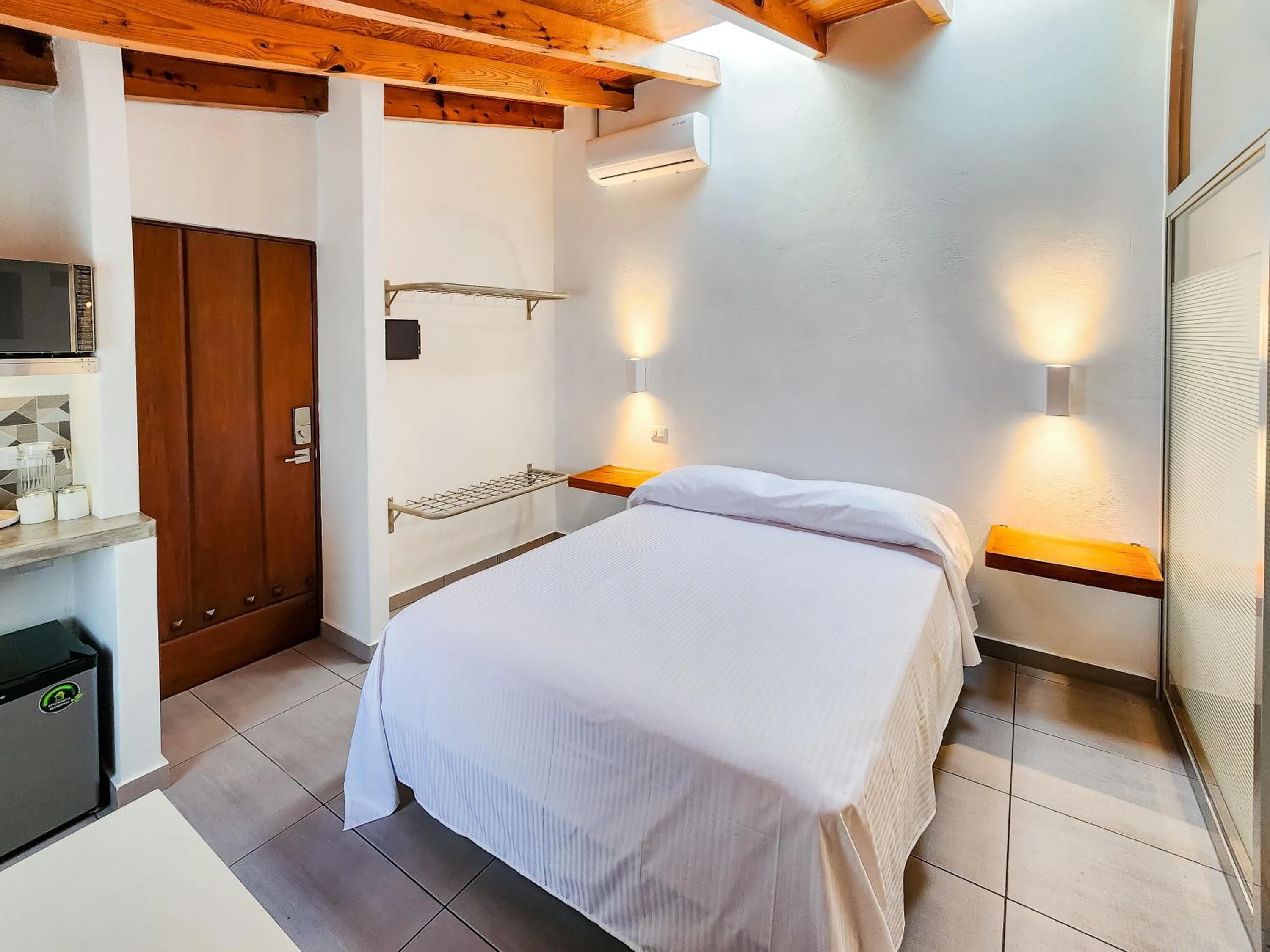 Photo of the whole room, Bed in Niebla Suites