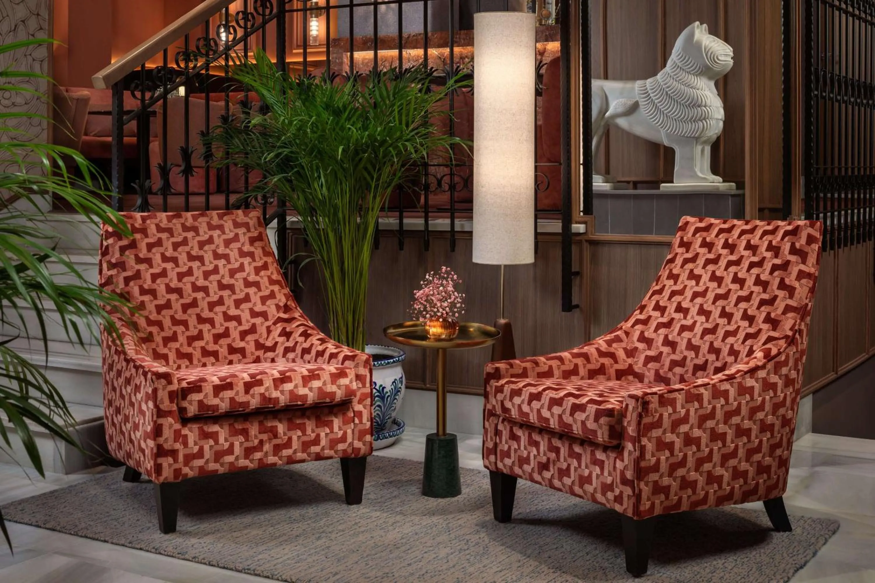 Lounge or bar in NH Collection Victoria