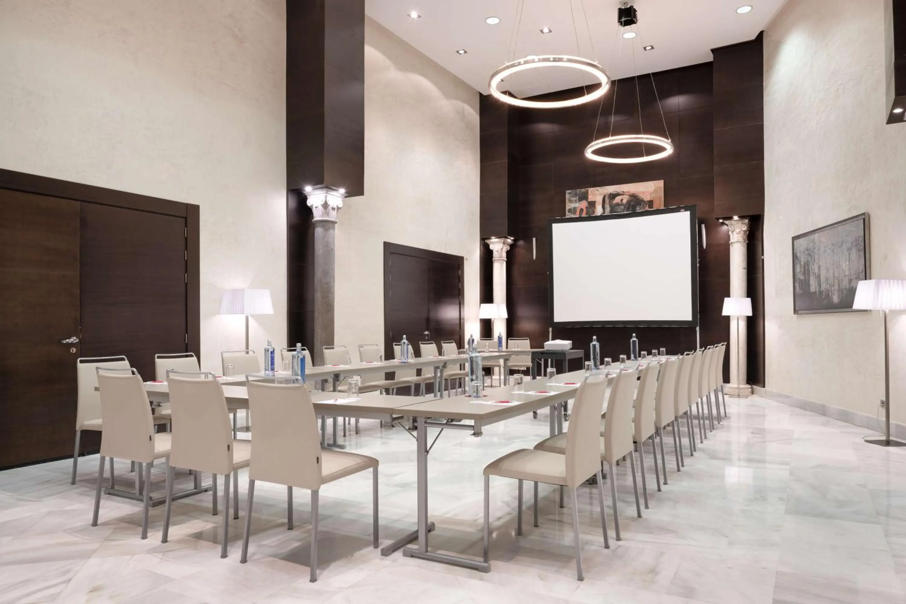 Meeting/conference room in NH Collection Victoria