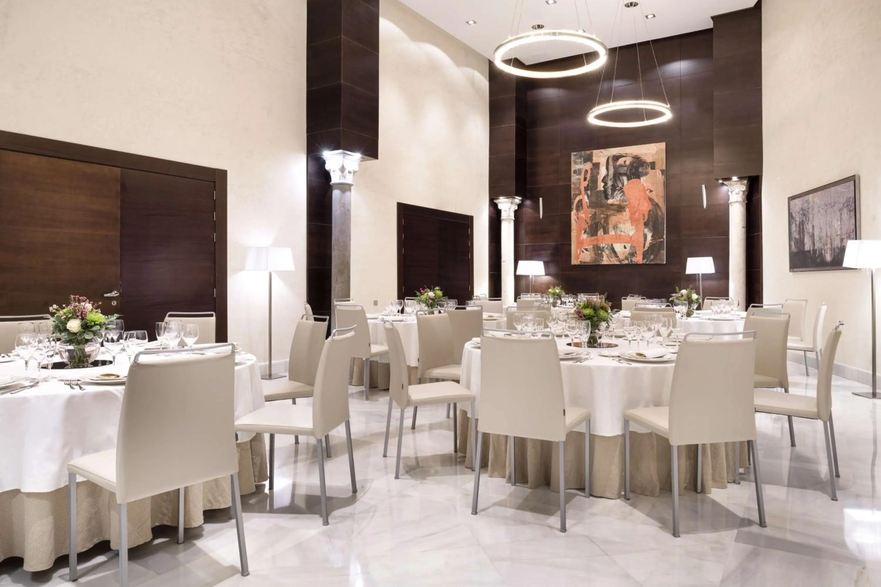 Restaurant/places to eat in NH Collection Victoria