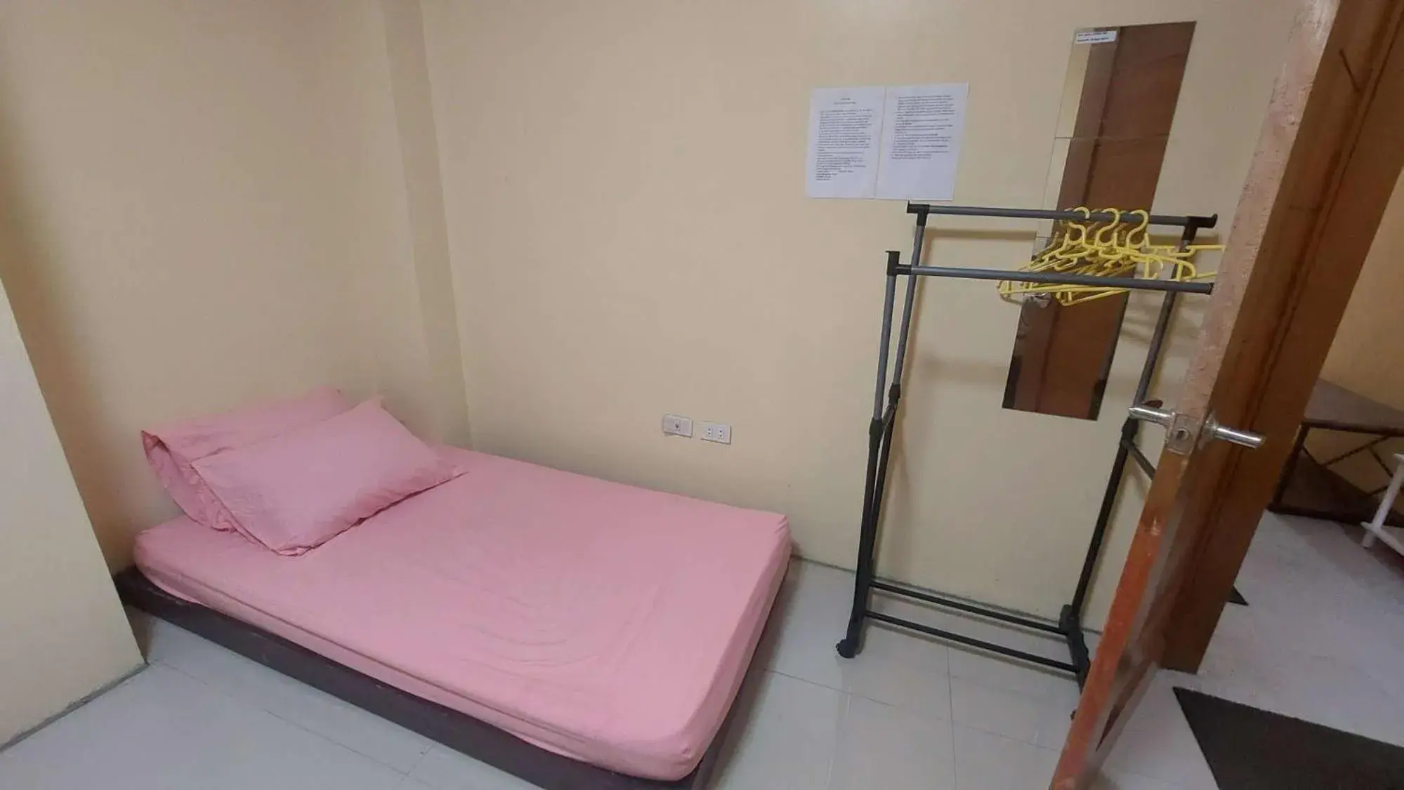 Double Room with Private Bathroom in Aussie Inn Baguio City Direct Double Room with Private Bathroom in Aussie Inn Baguio City Direct