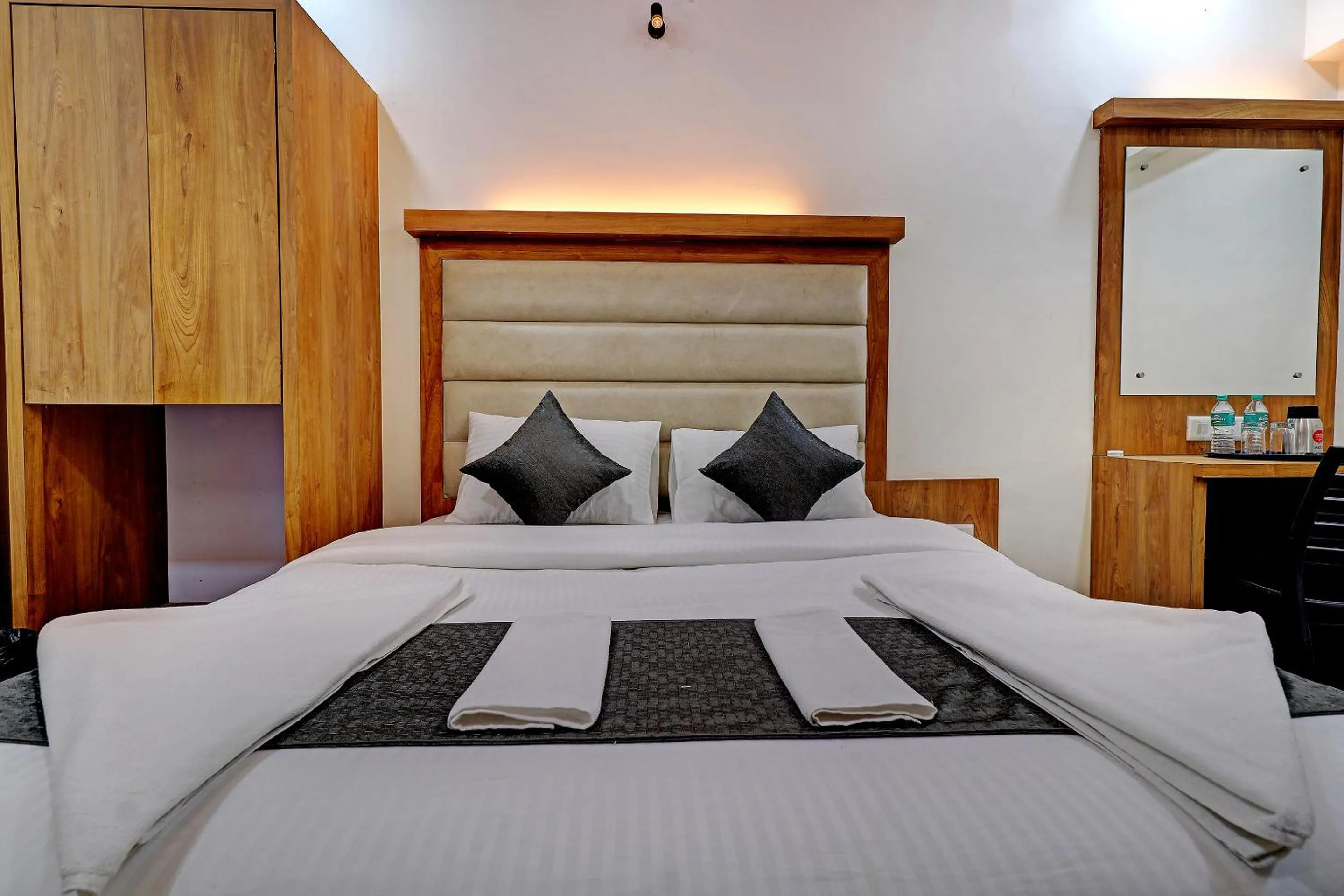 Bed in Sun Inn Residency Rabale