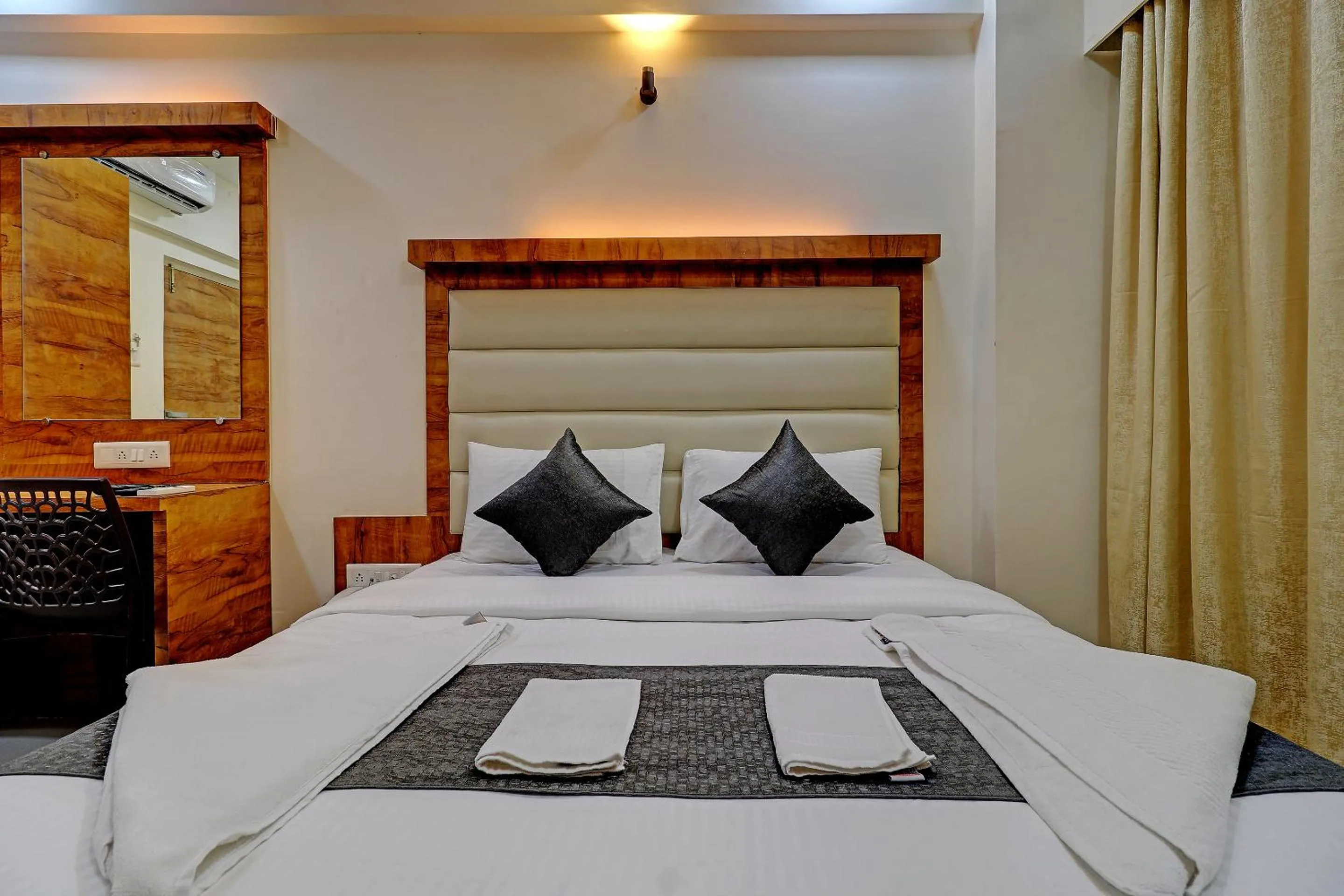 Bedroom, Bed in Sun Inn Residency Rabale