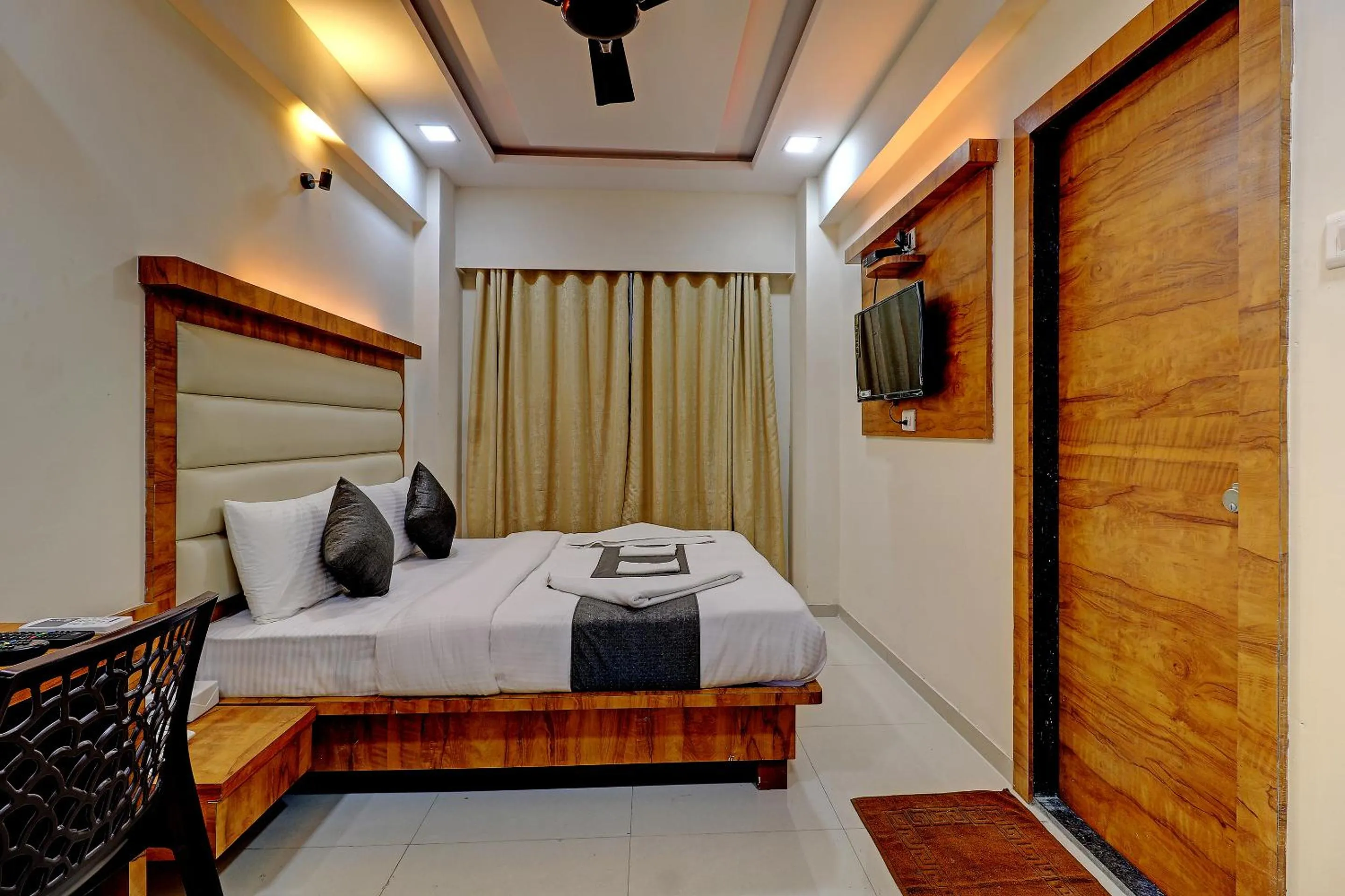 Bed in Sun Inn Residency Rabale