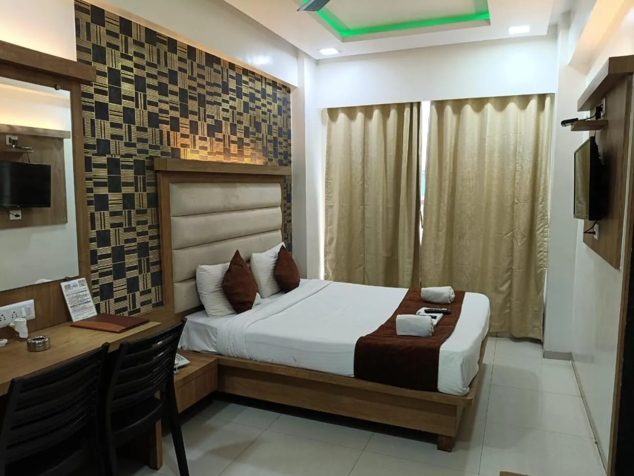 Bed in Sun Inn Residency Rabale