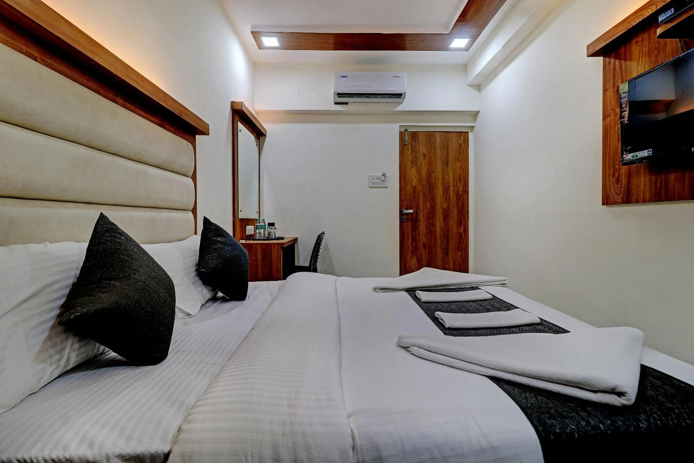 Bed in Sun Inn Residency Rabale