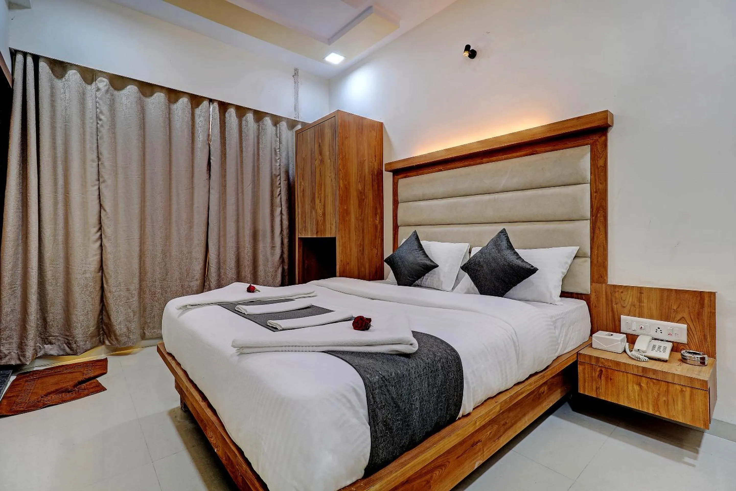 Bed in Sun Inn Residency Rabale