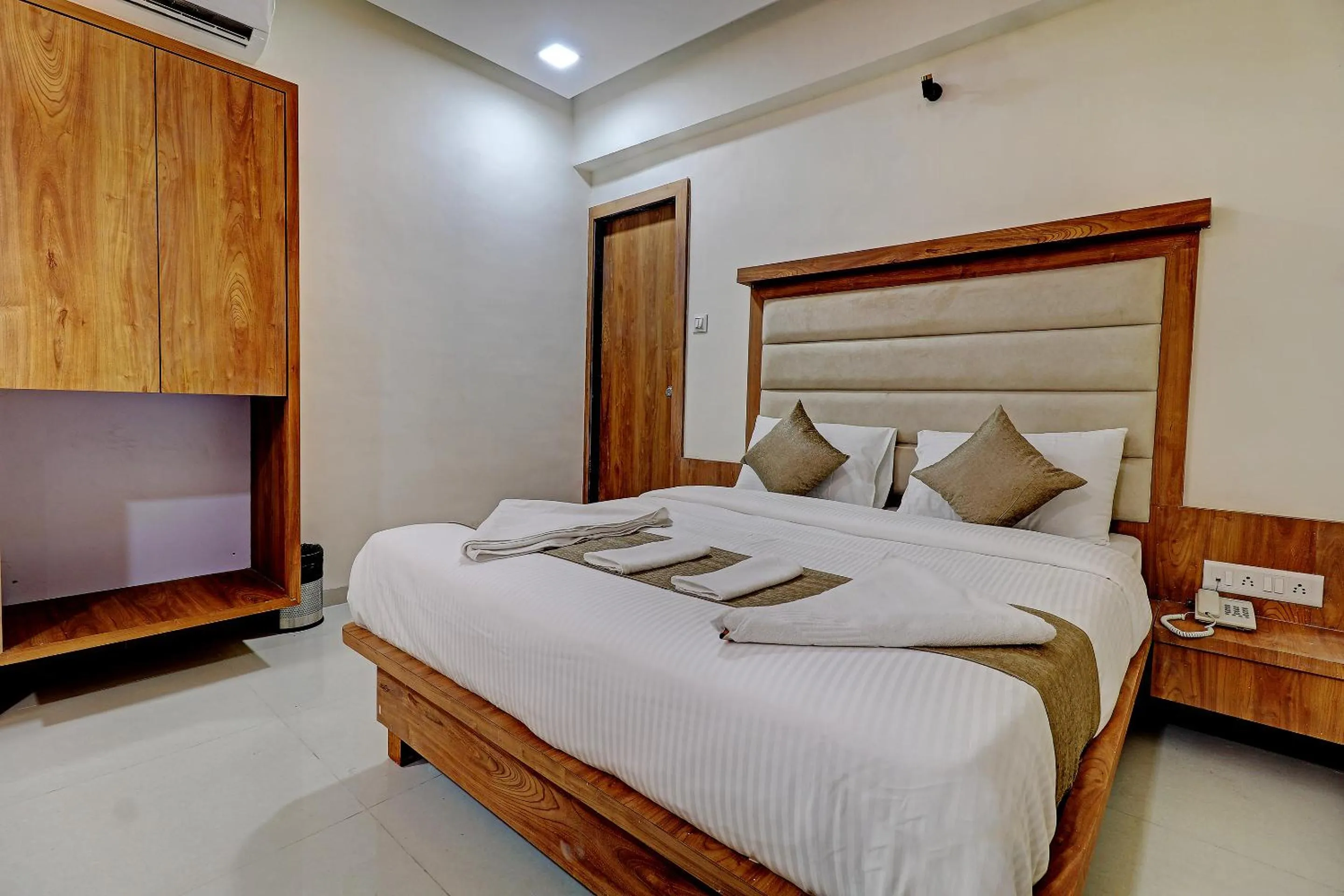 Bed in Sun Inn Residency Rabale