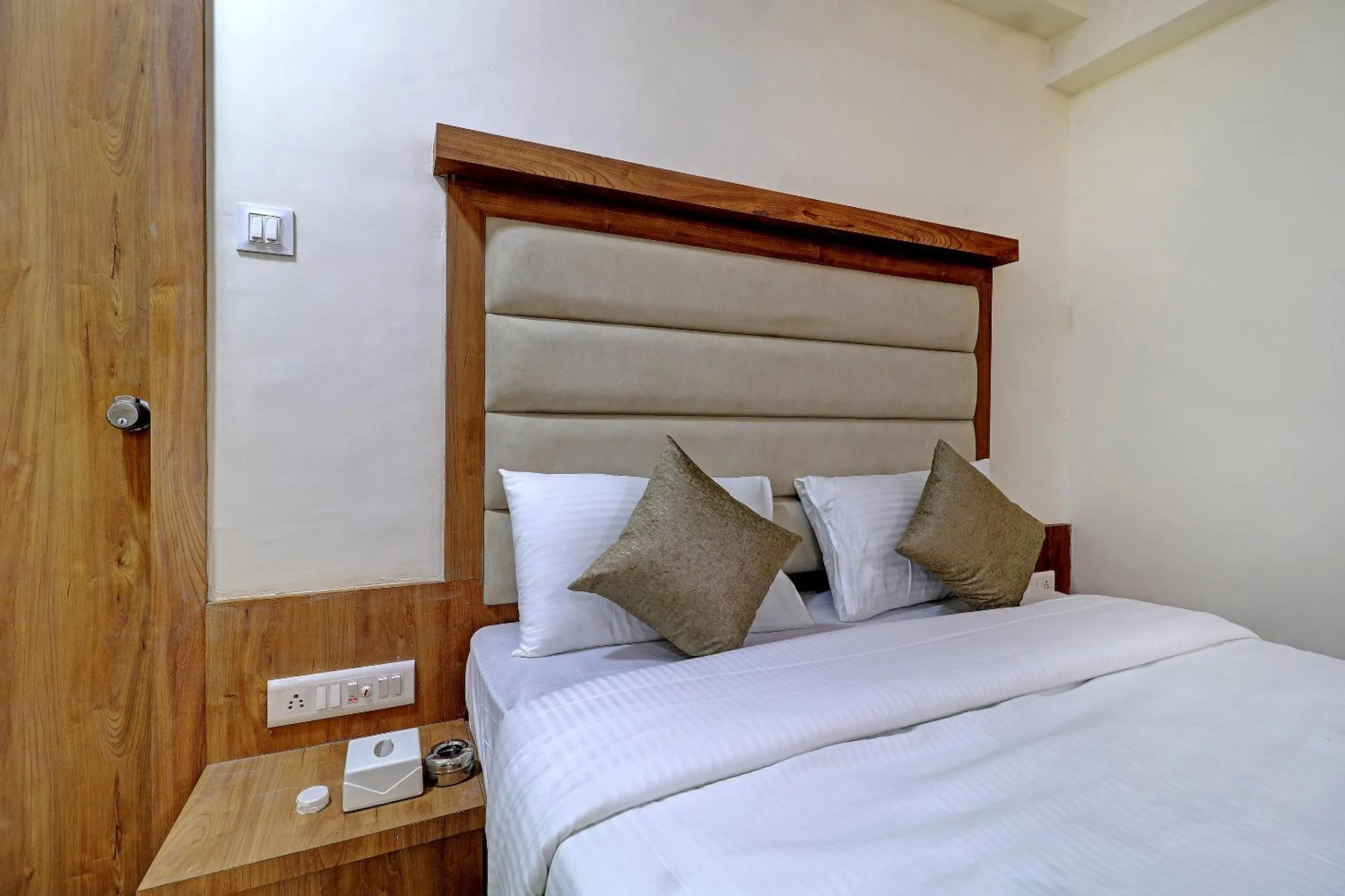 Bed in Sun Inn Residency Rabale