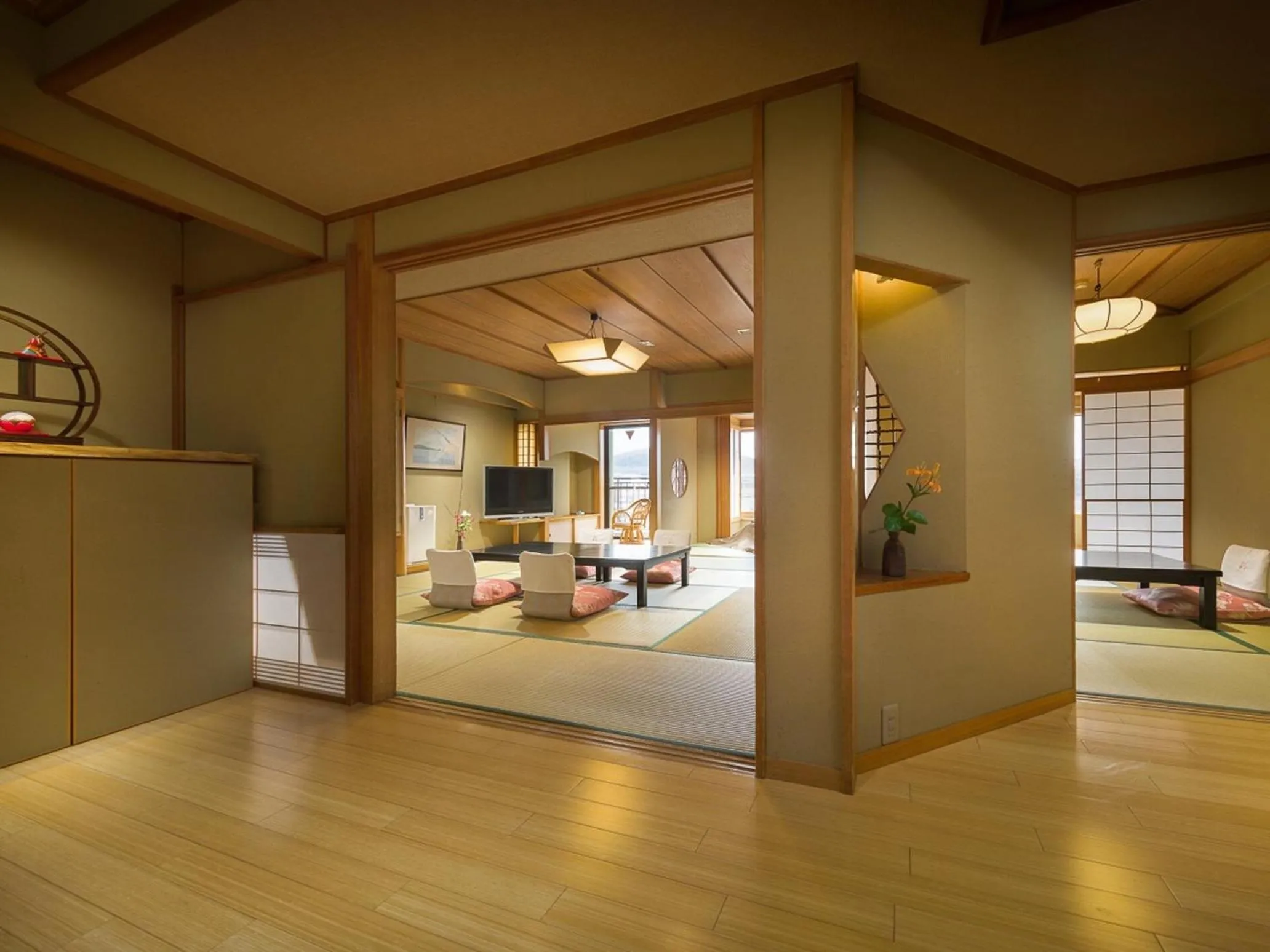 Photo of the whole room, Bed in Kaneyamaen