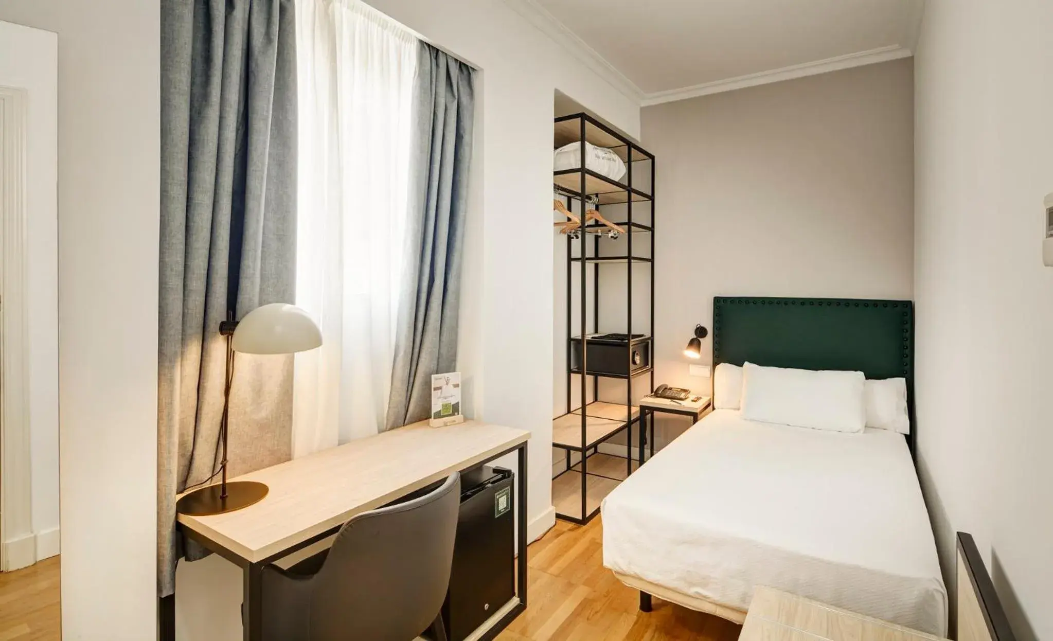 Photo of the whole room, Bed in Sercotel Las Casas de los Mercaderes Photo of the whole room, Bed in Sercotel Las Casas de los Mercaderes