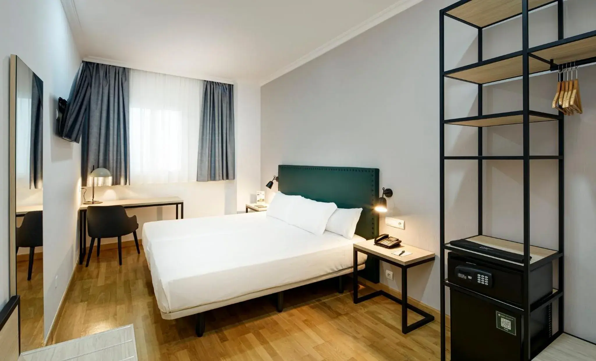 Photo of the whole room, Bed in Sercotel Las Casas de los Mercaderes Photo of the whole room, Bed in Sercotel Las Casas de los Mercaderes