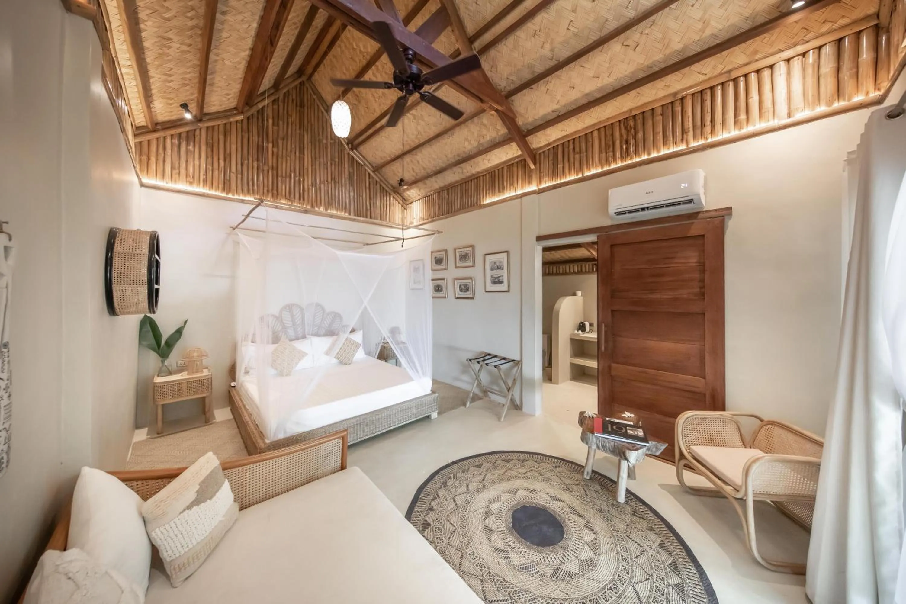 Photo of the whole room, Bed in The Beach House Ocam Ocam