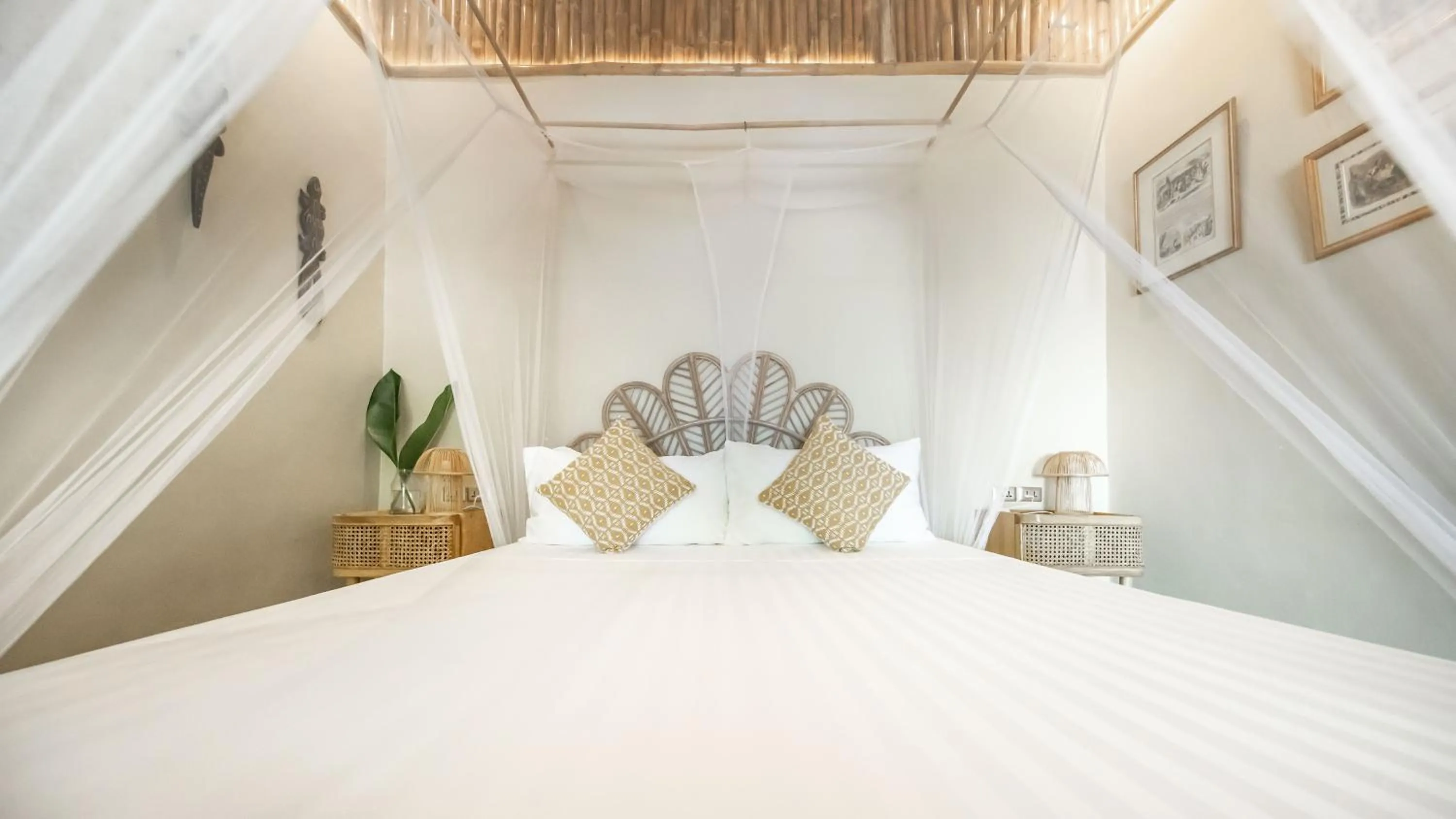 Bed in The Beach House Ocam Ocam