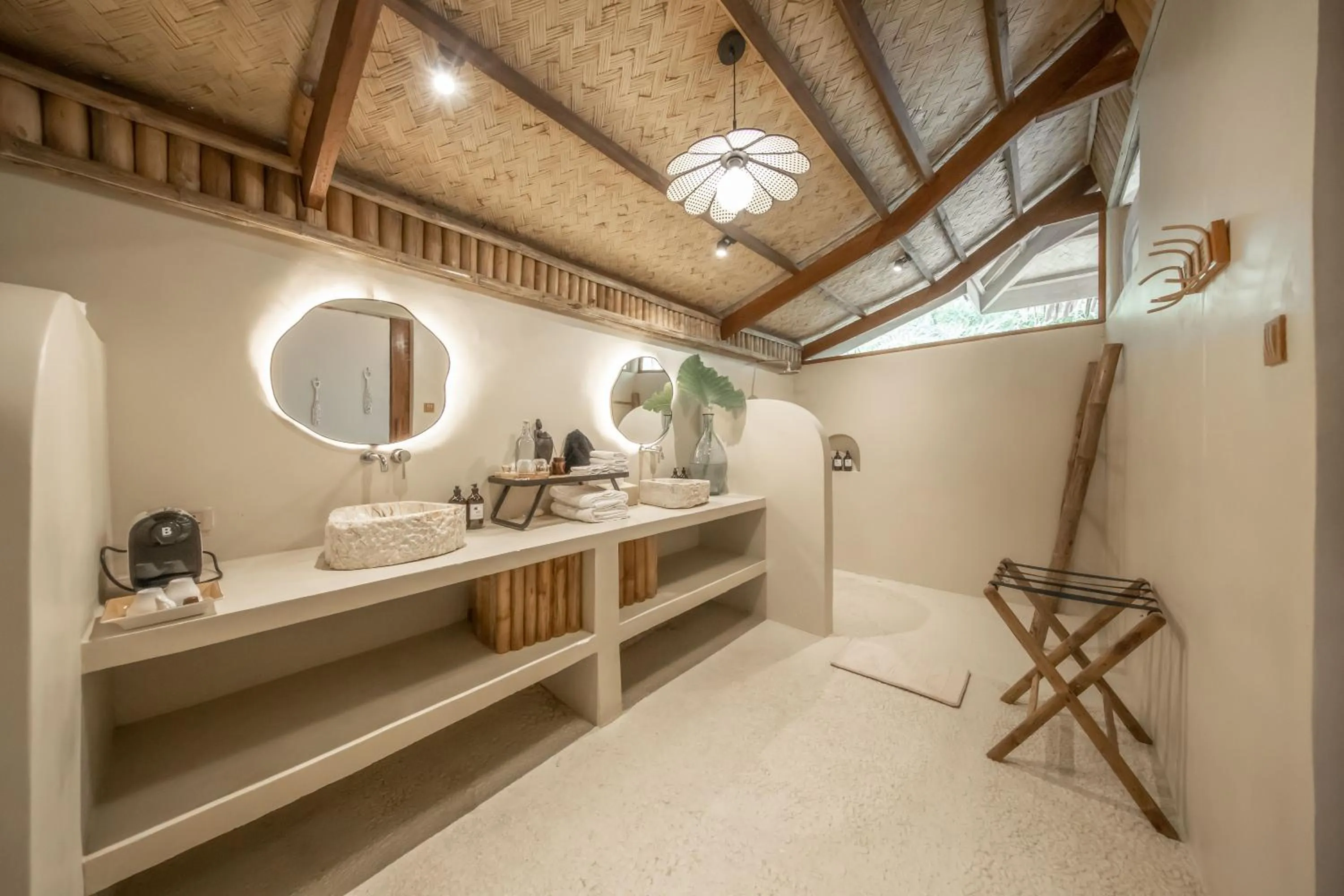 Bathroom in The Beach House Ocam Ocam