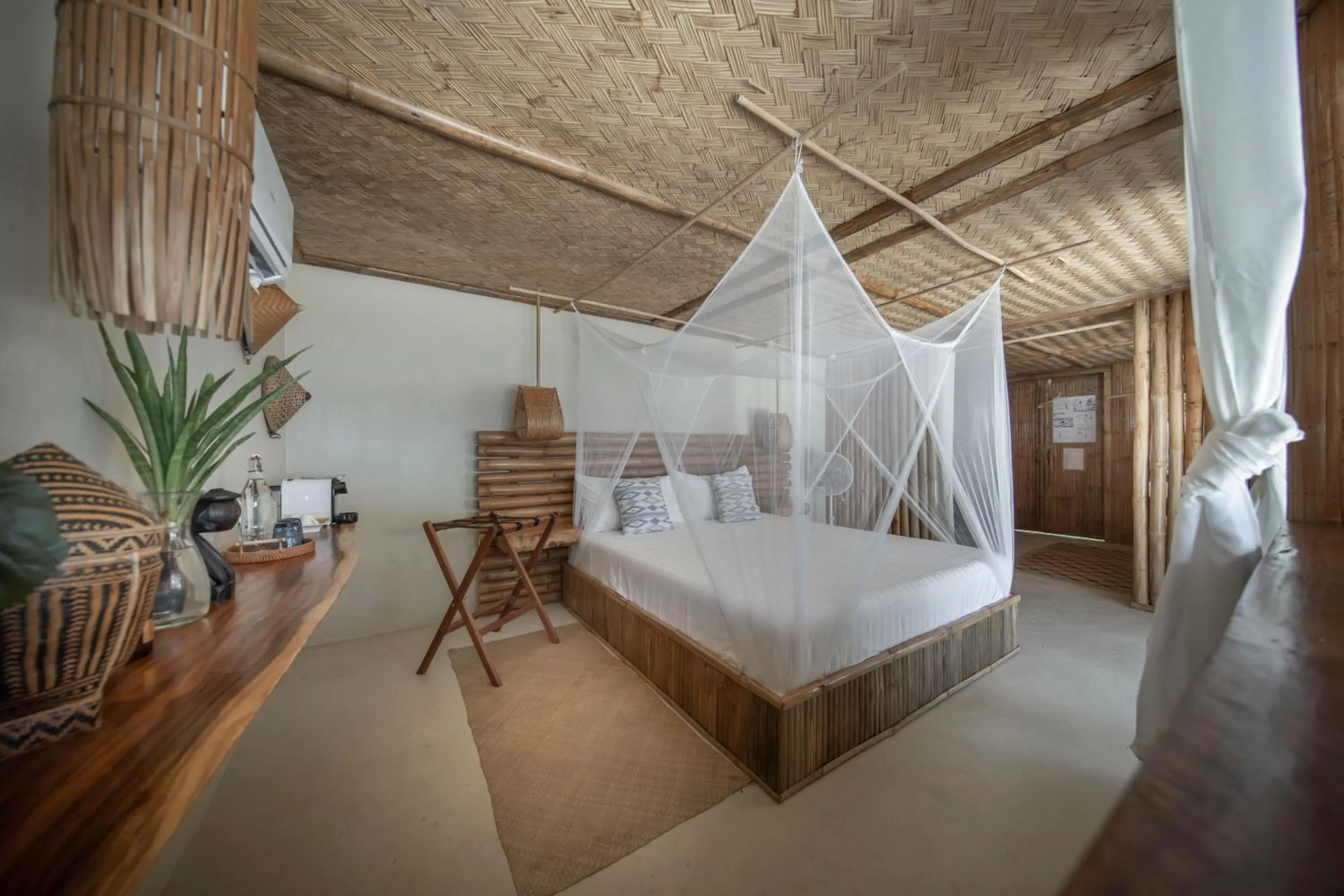 Bed in The Beach House Ocam Ocam