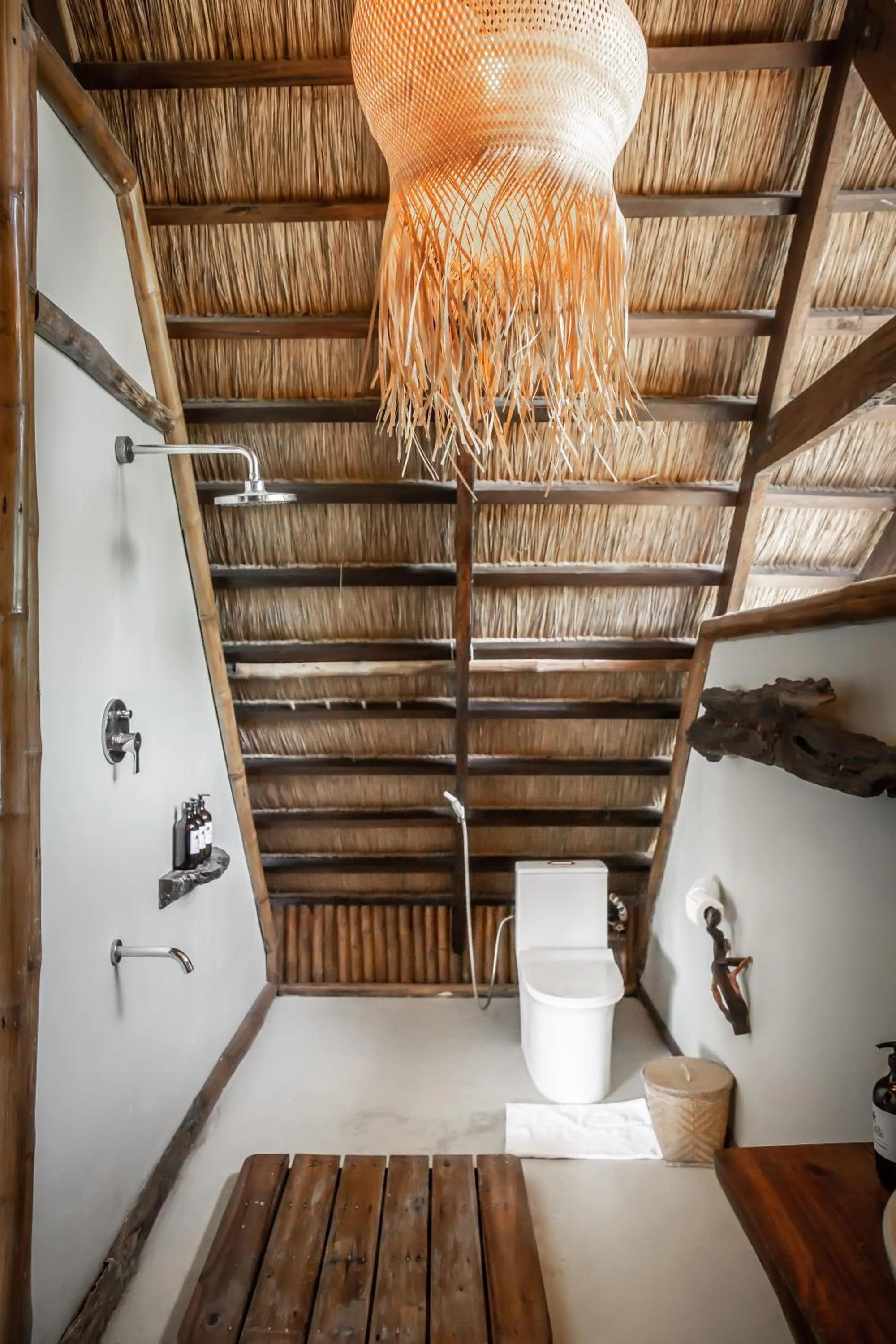 Bathroom in The Beach House Ocam Ocam