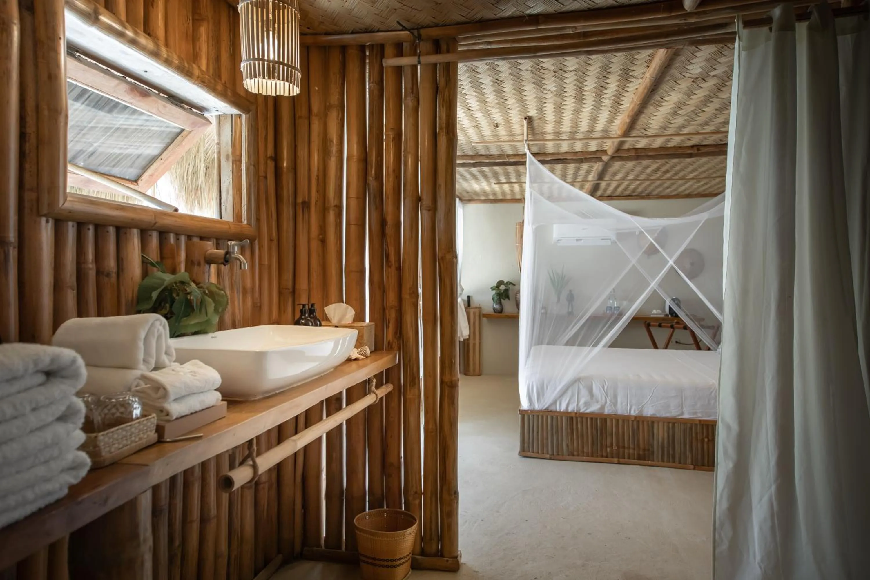 Bedroom, Bed in The Beach House Ocam Ocam