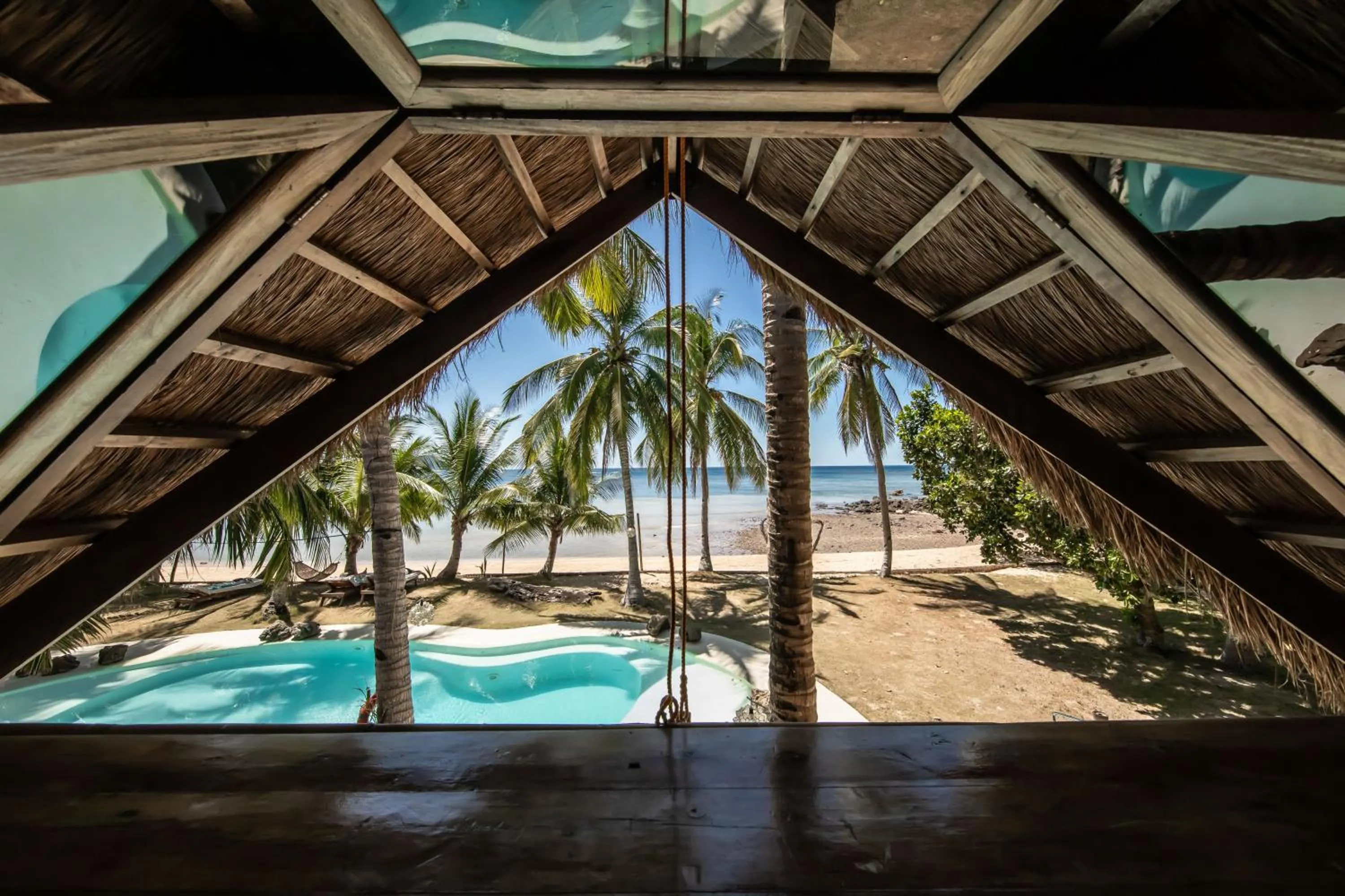 Pool view in The Beach House Ocam Ocam